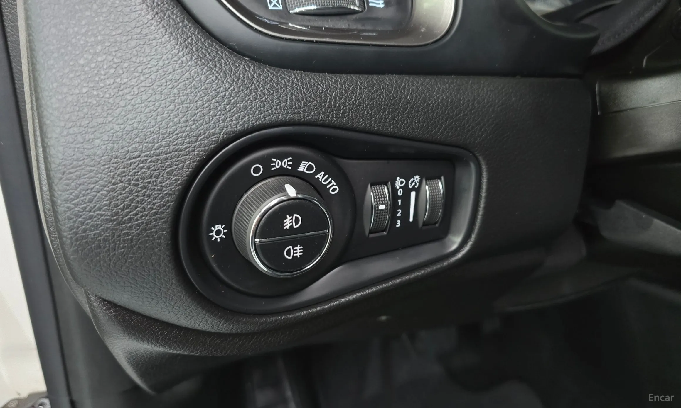 Jeep Renegade превью 12