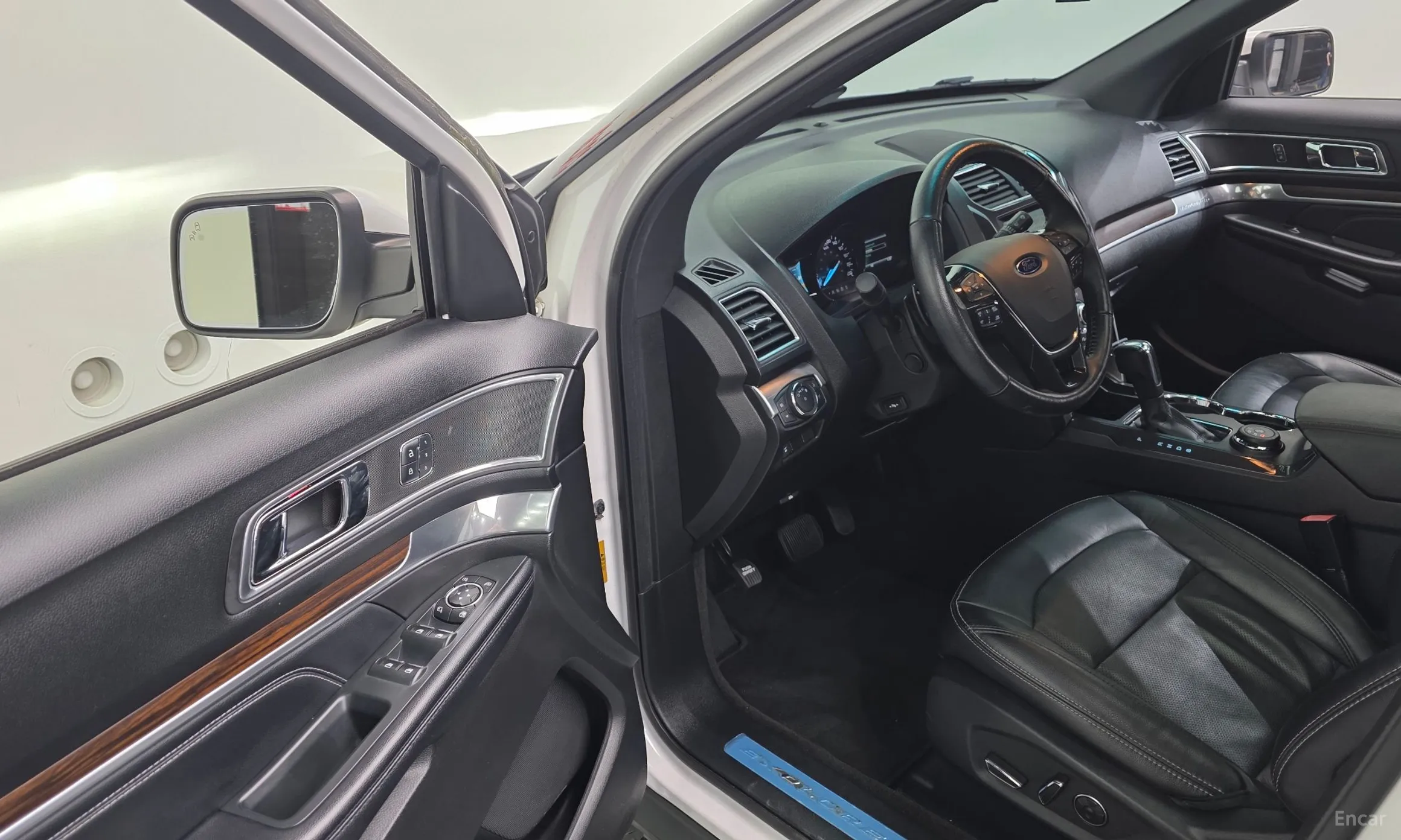 Ford Explorer превью 12