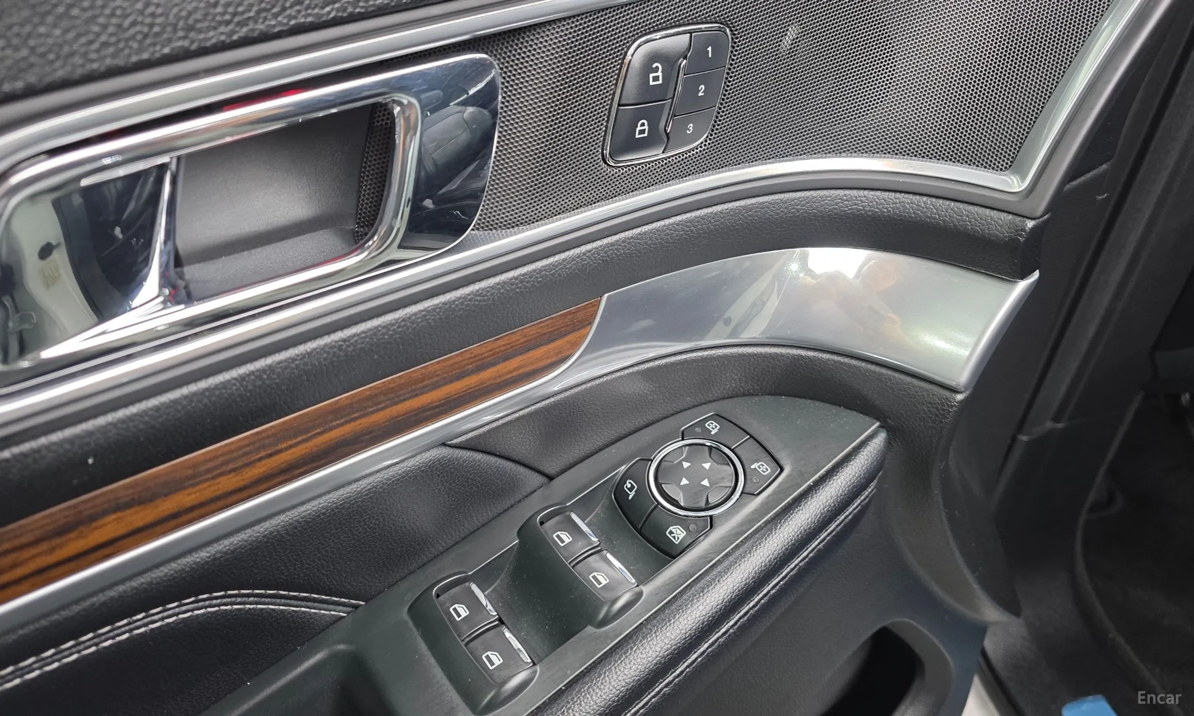 Ford Explorer превью 13