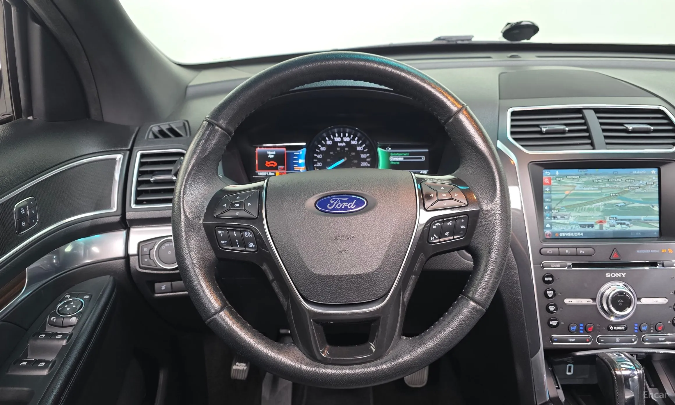 Ford Explorer превью 17
