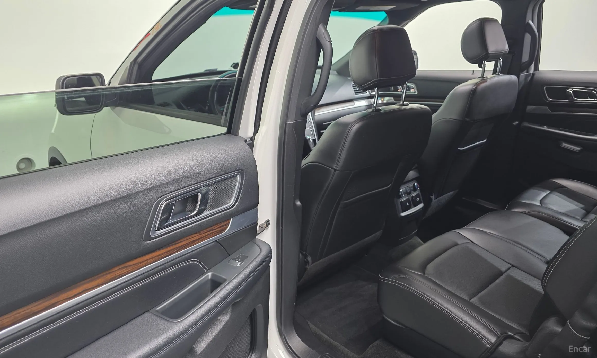 Ford Explorer превью 18