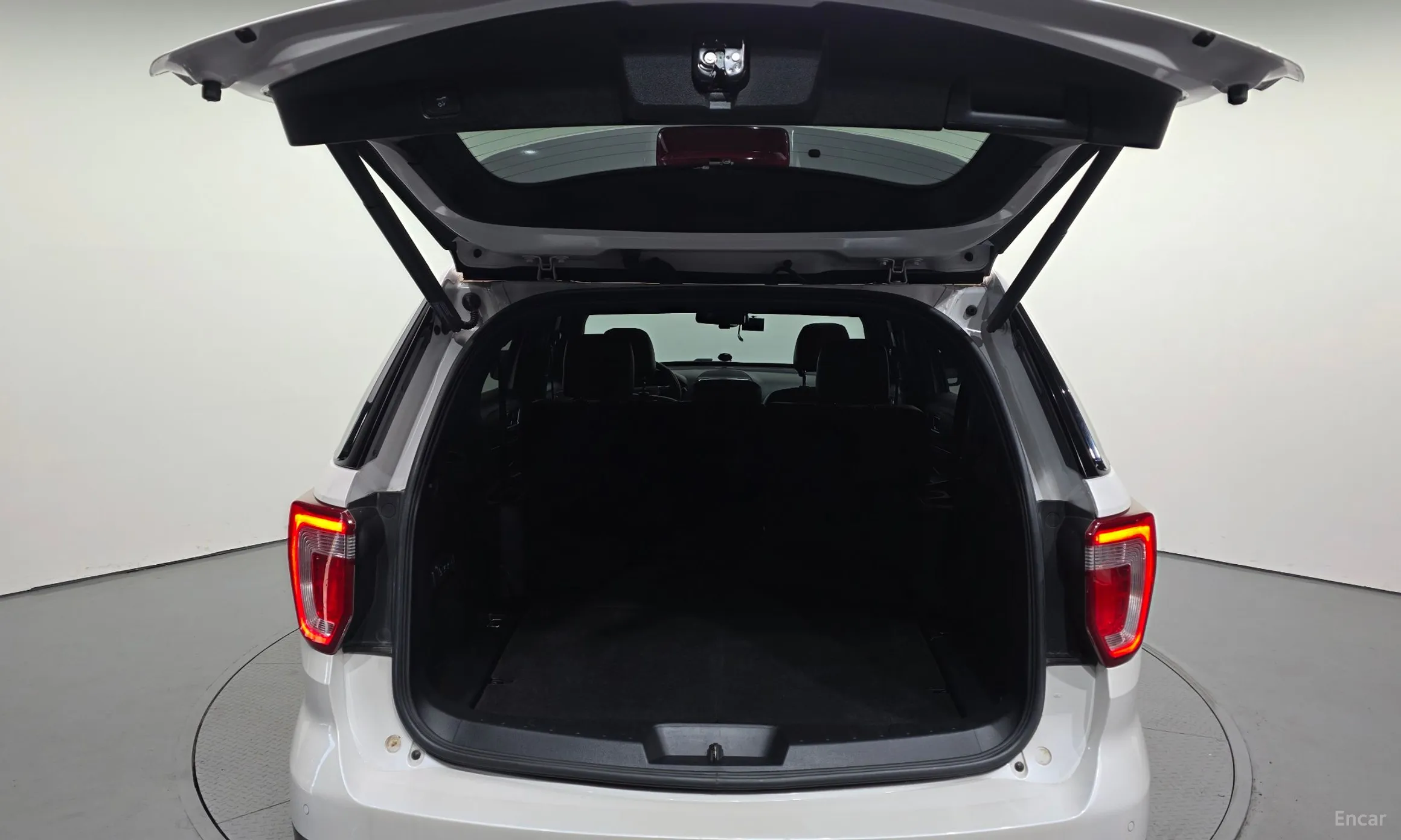Ford Explorer превью 20