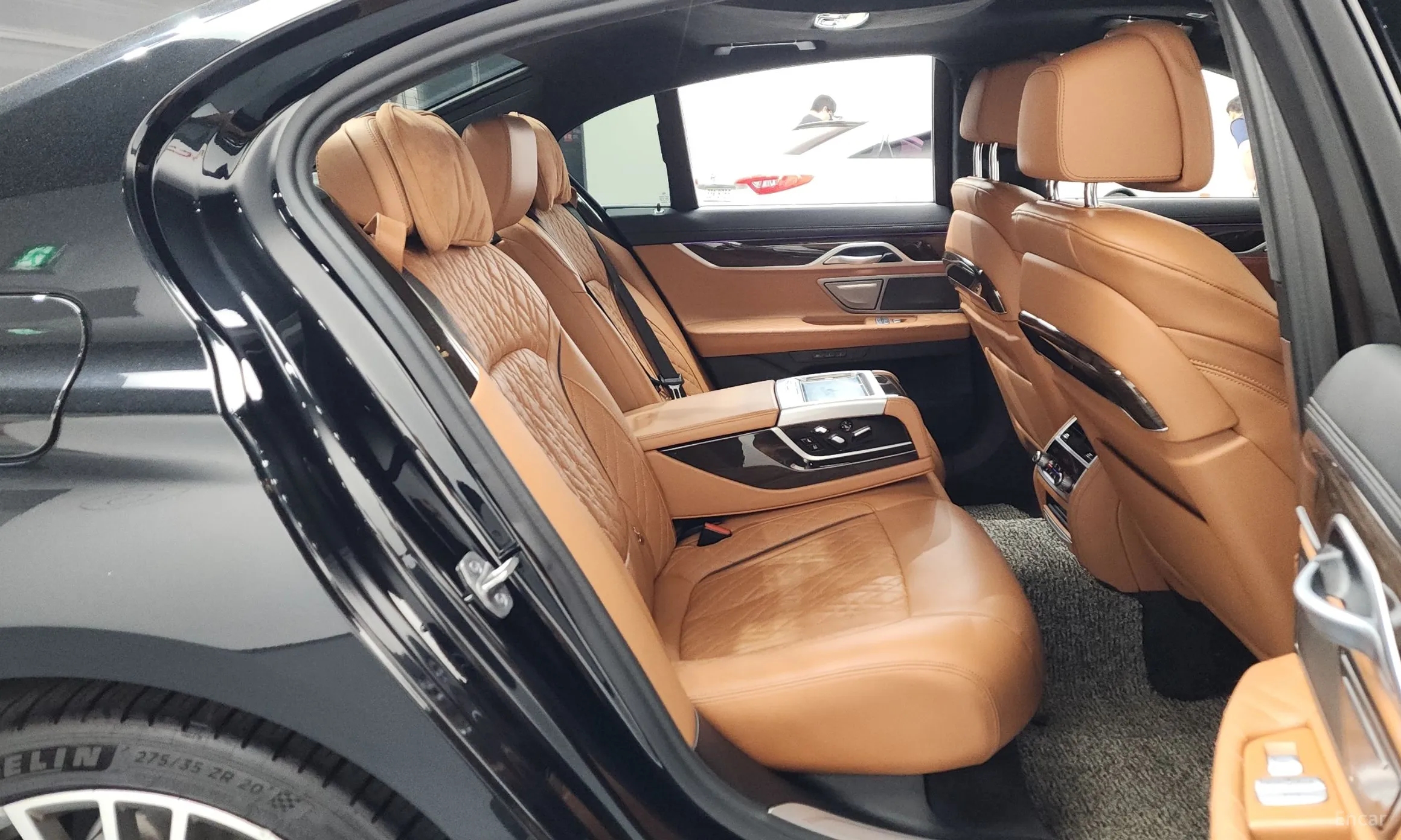 BMW 7 Series (G11) превью 11