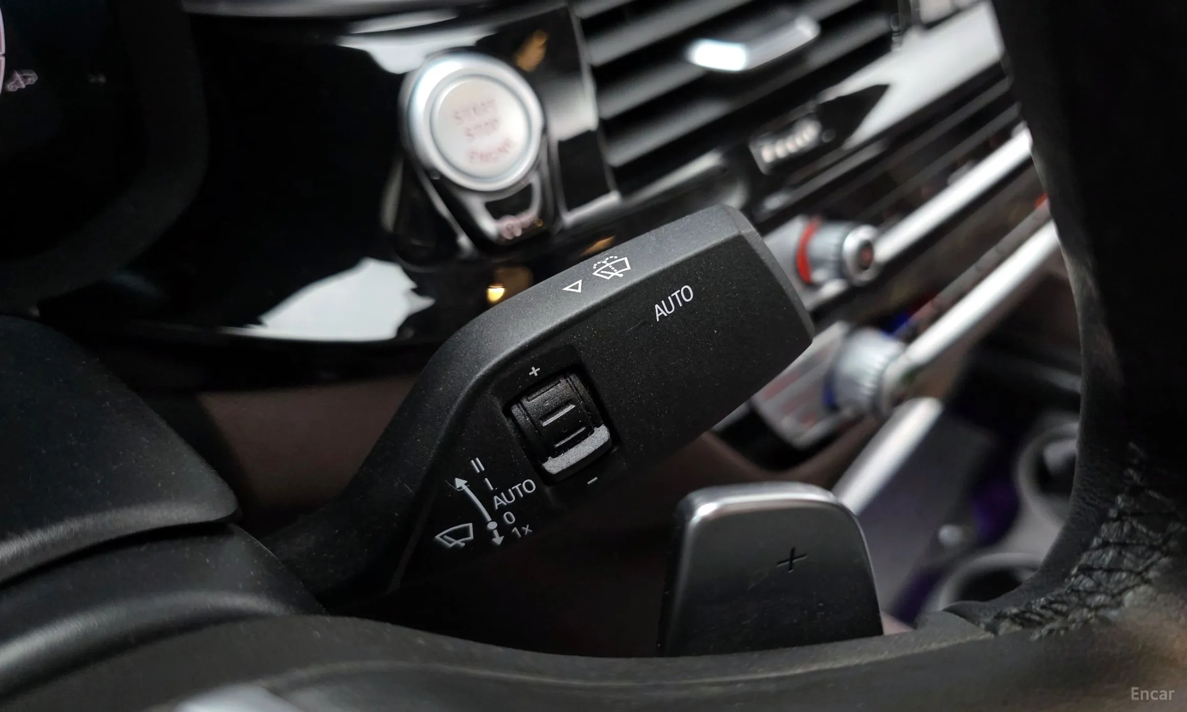BMW 5 Series (G30) превью 19