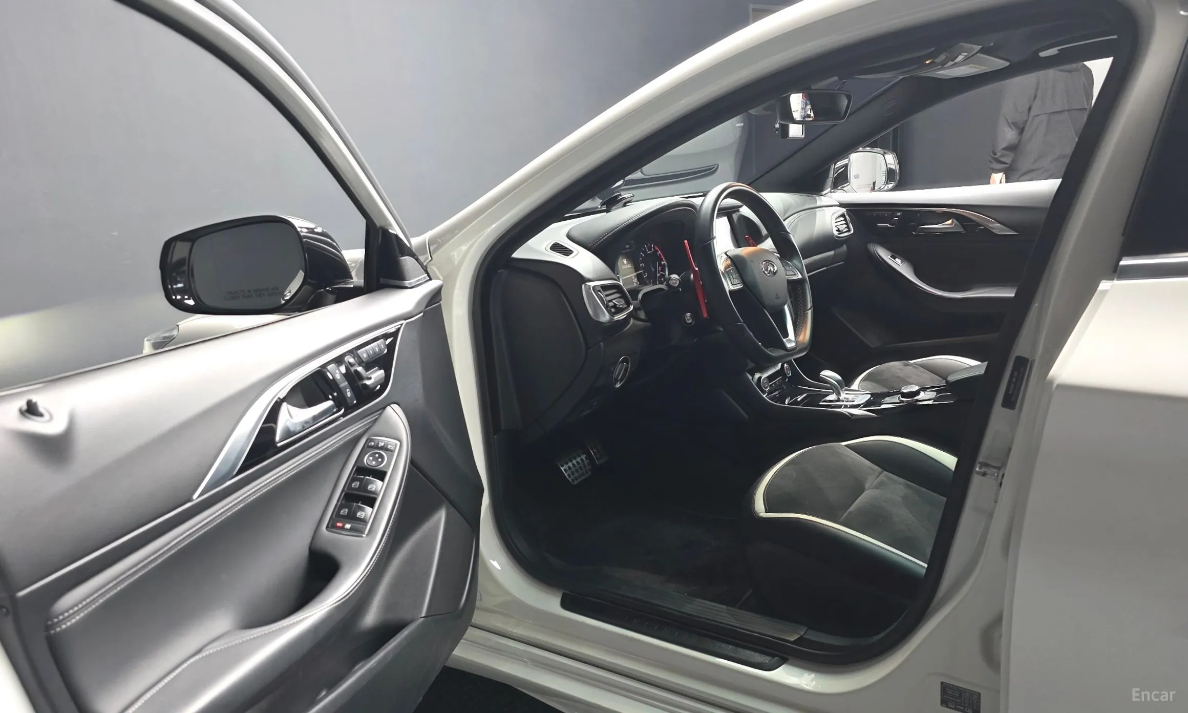 Infiniti Q30 превью 10