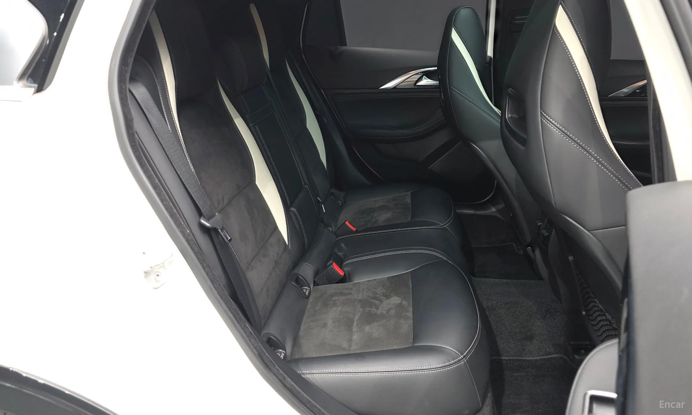 Infiniti Q30 превью 12