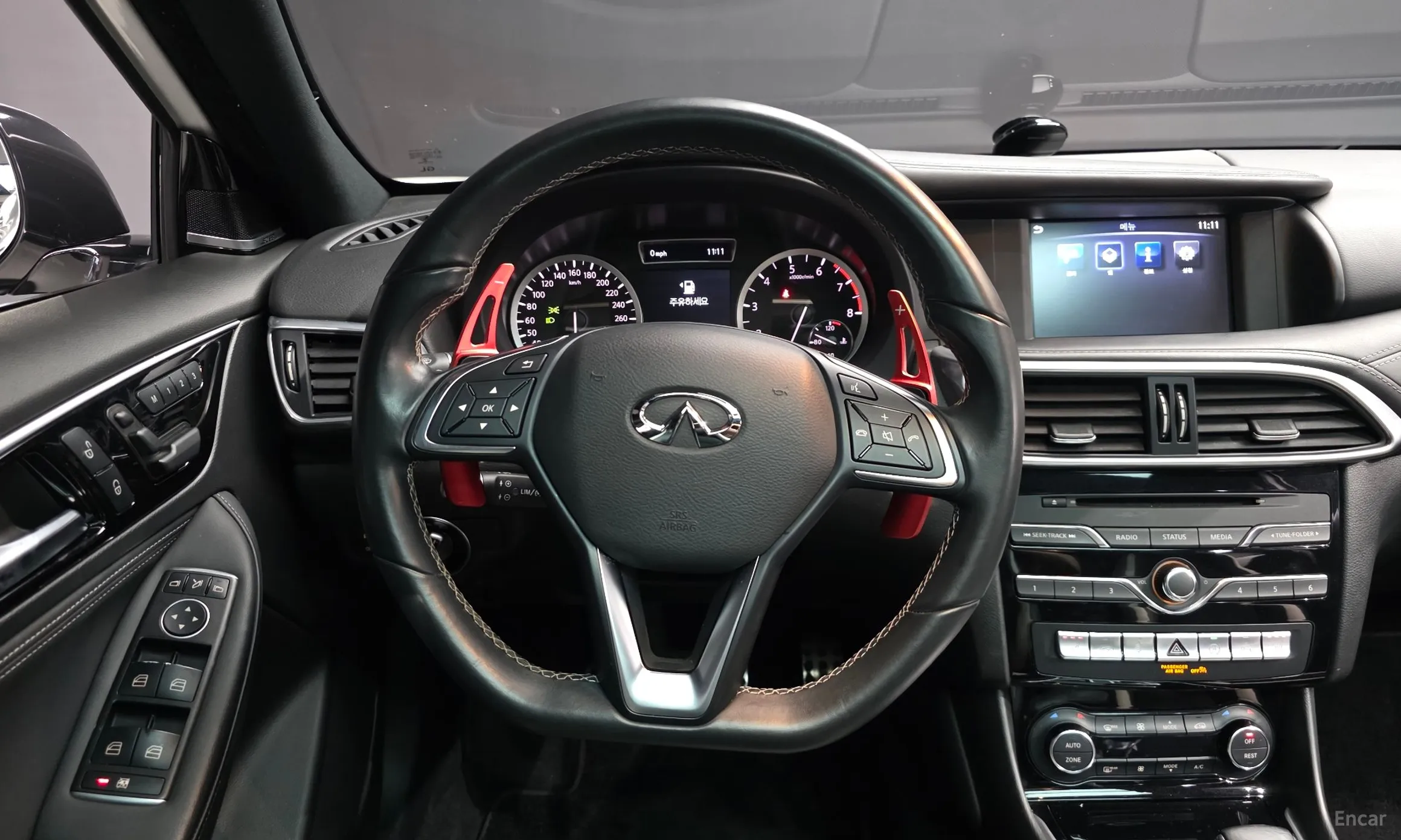 Infiniti Q30 превью 13