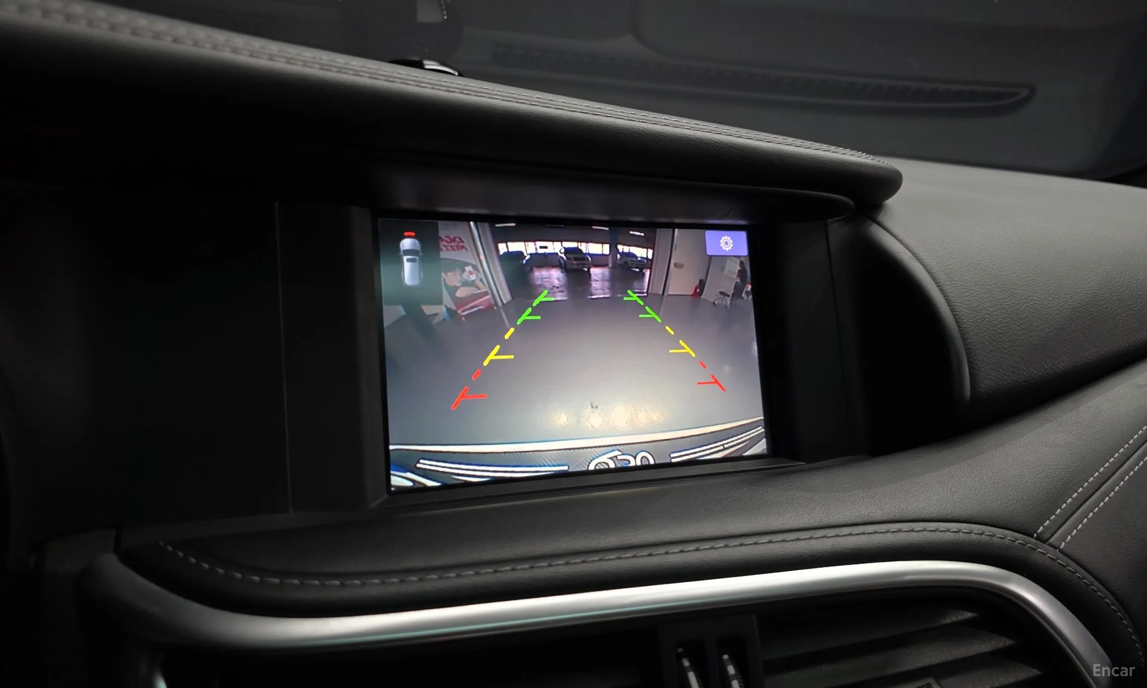Infiniti Q30 превью 15
