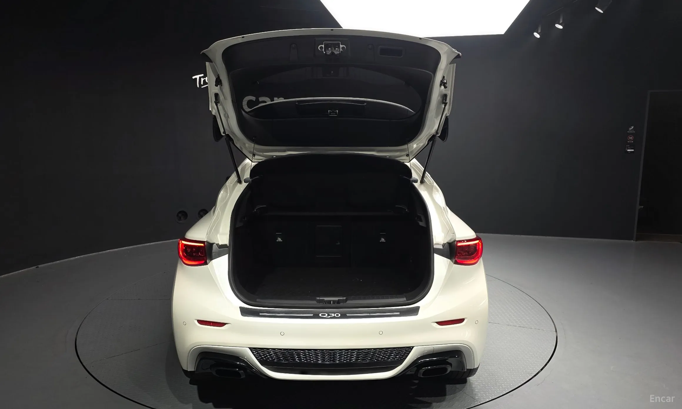 Infiniti Q30 превью 20