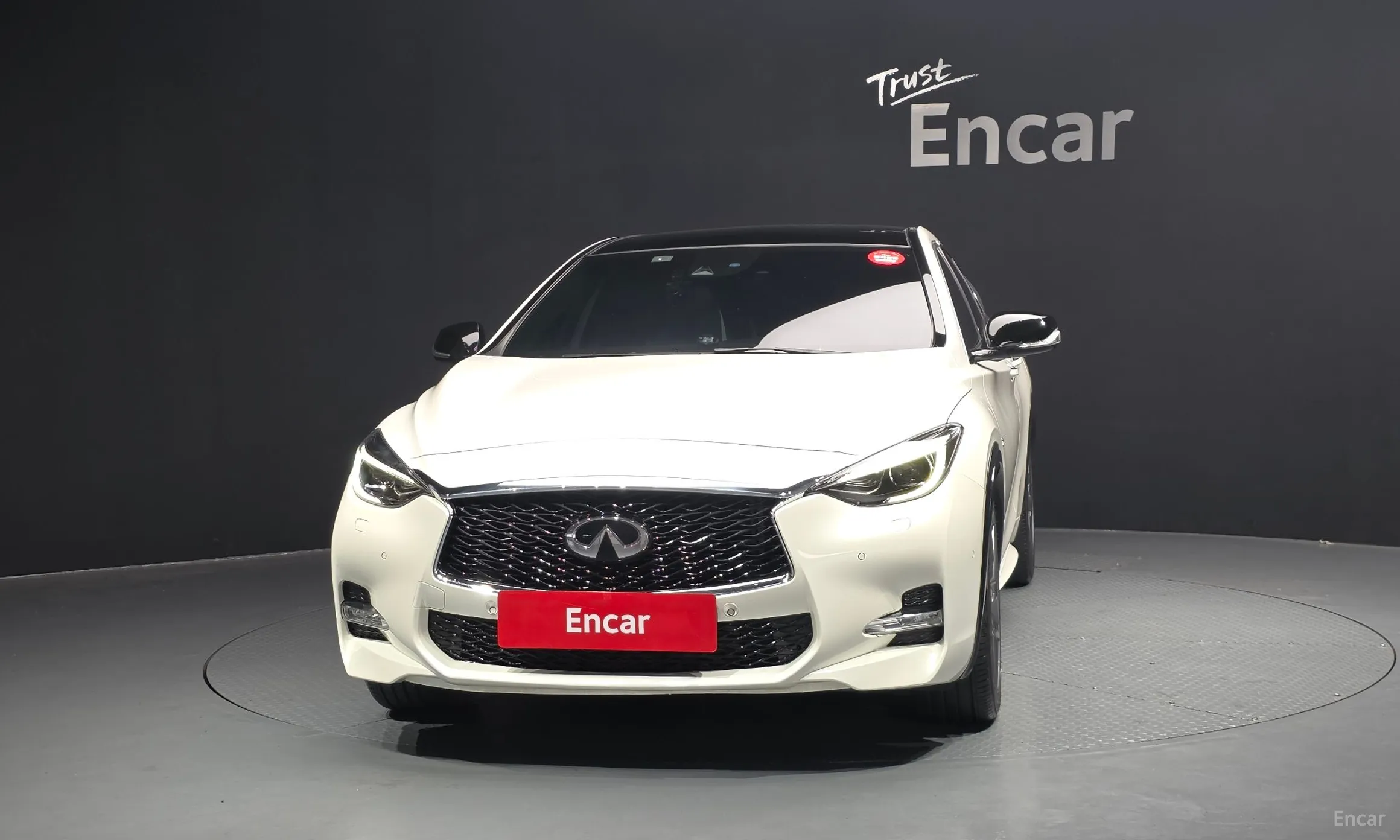 Infiniti Q30 превью 3
