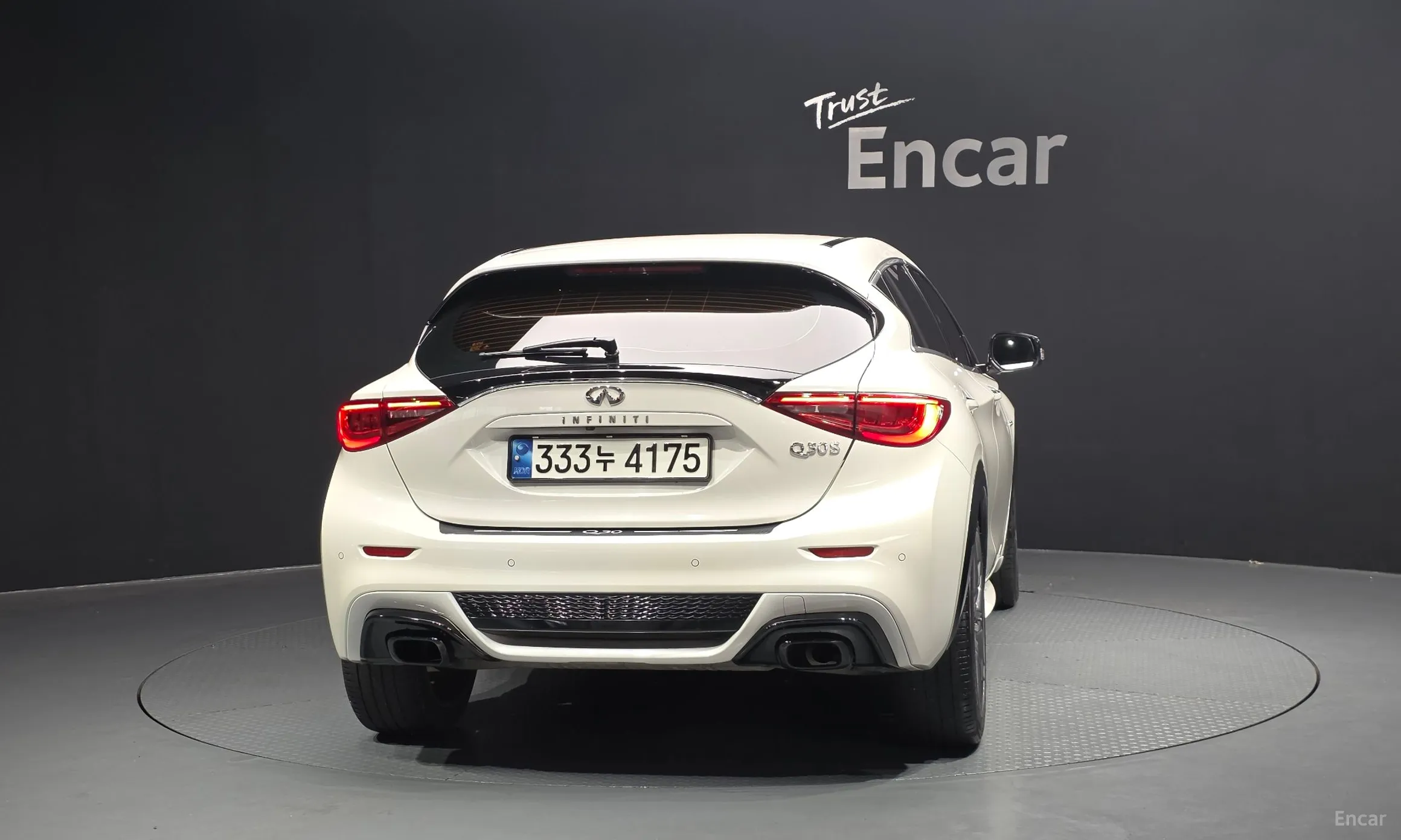 Infiniti Q30 превью 4
