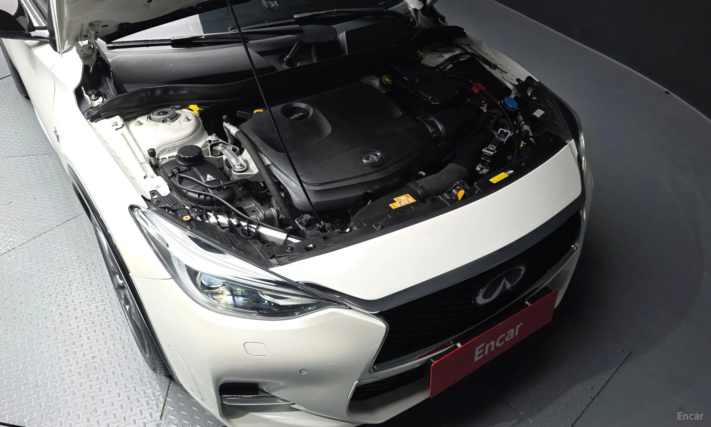 Infiniti Q30 превью 6