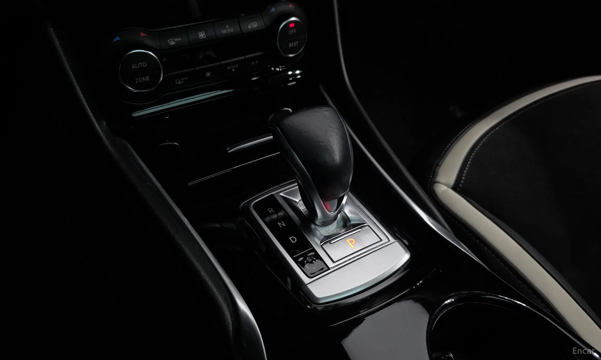 Infiniti Q30 превью 9