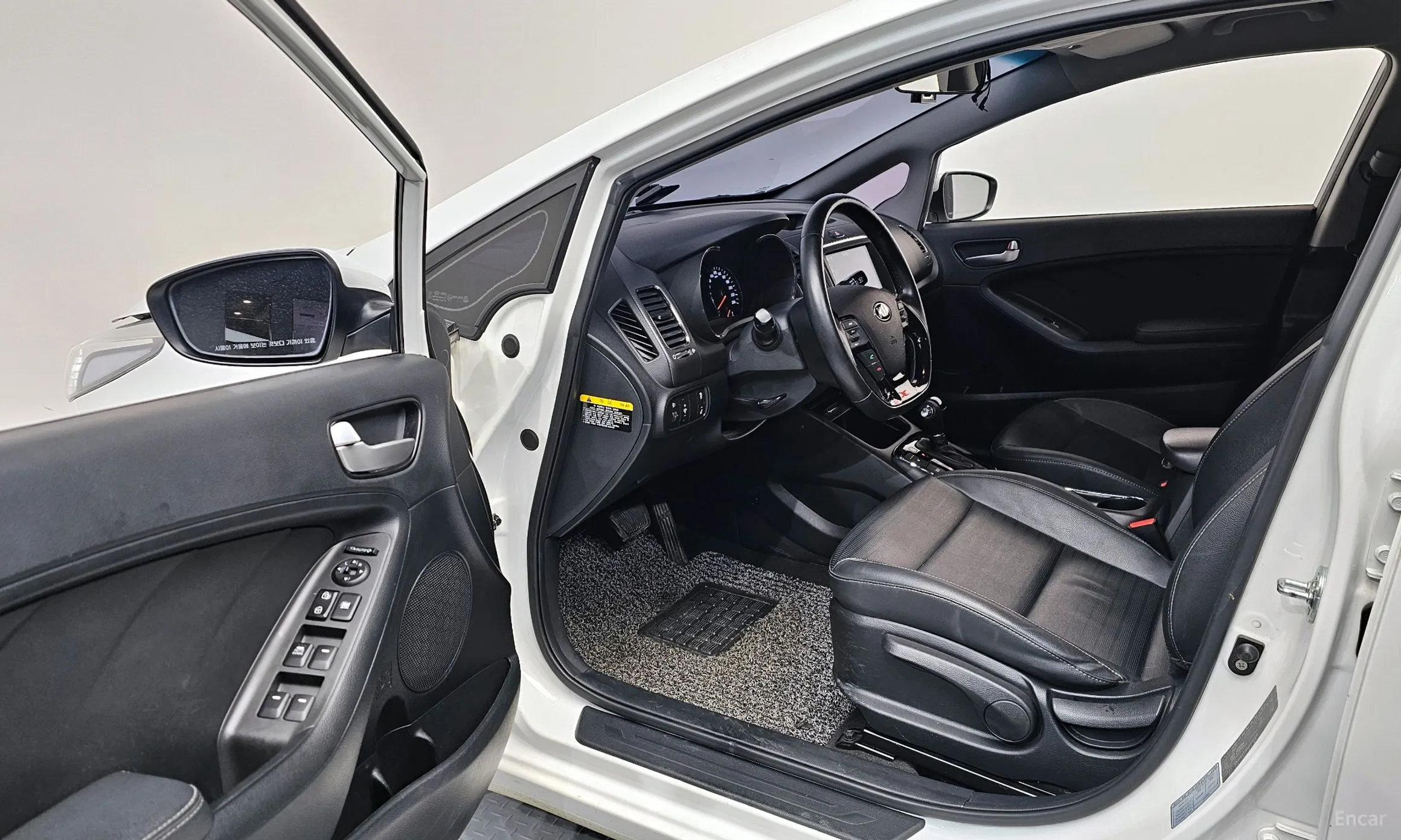 Kia K3 превью 10