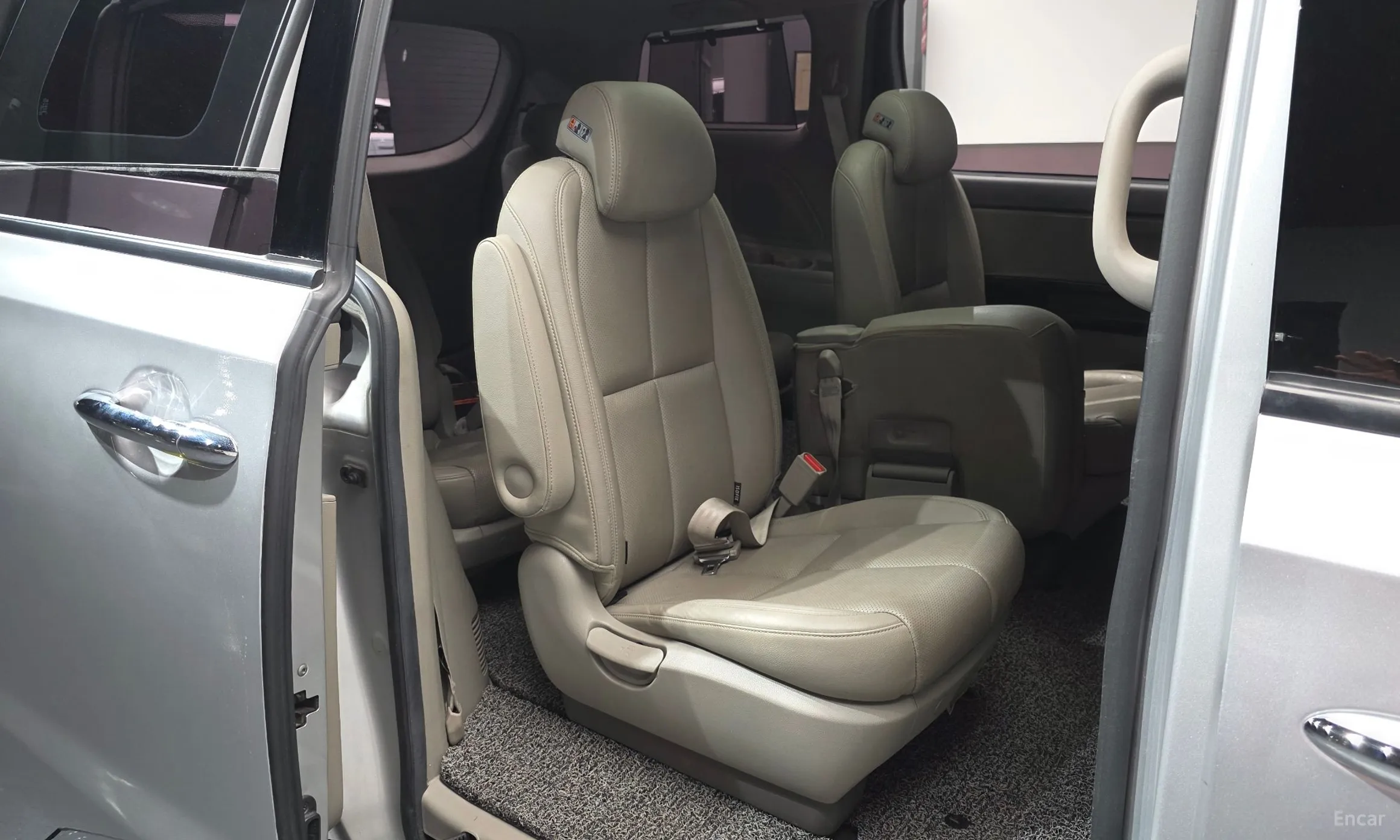 Kia Carnival превью 11
