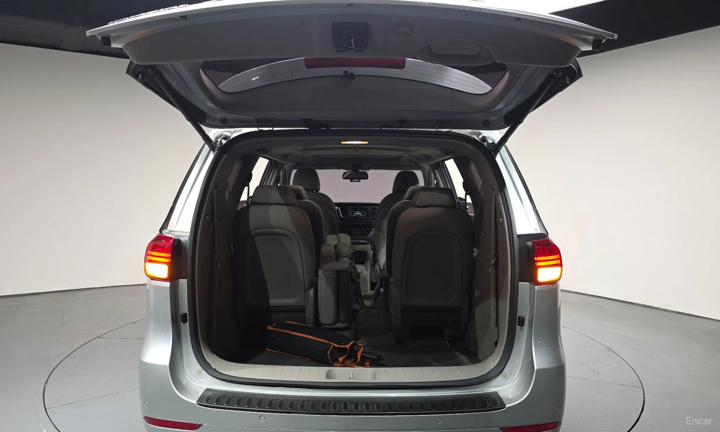Kia Carnival превью 20