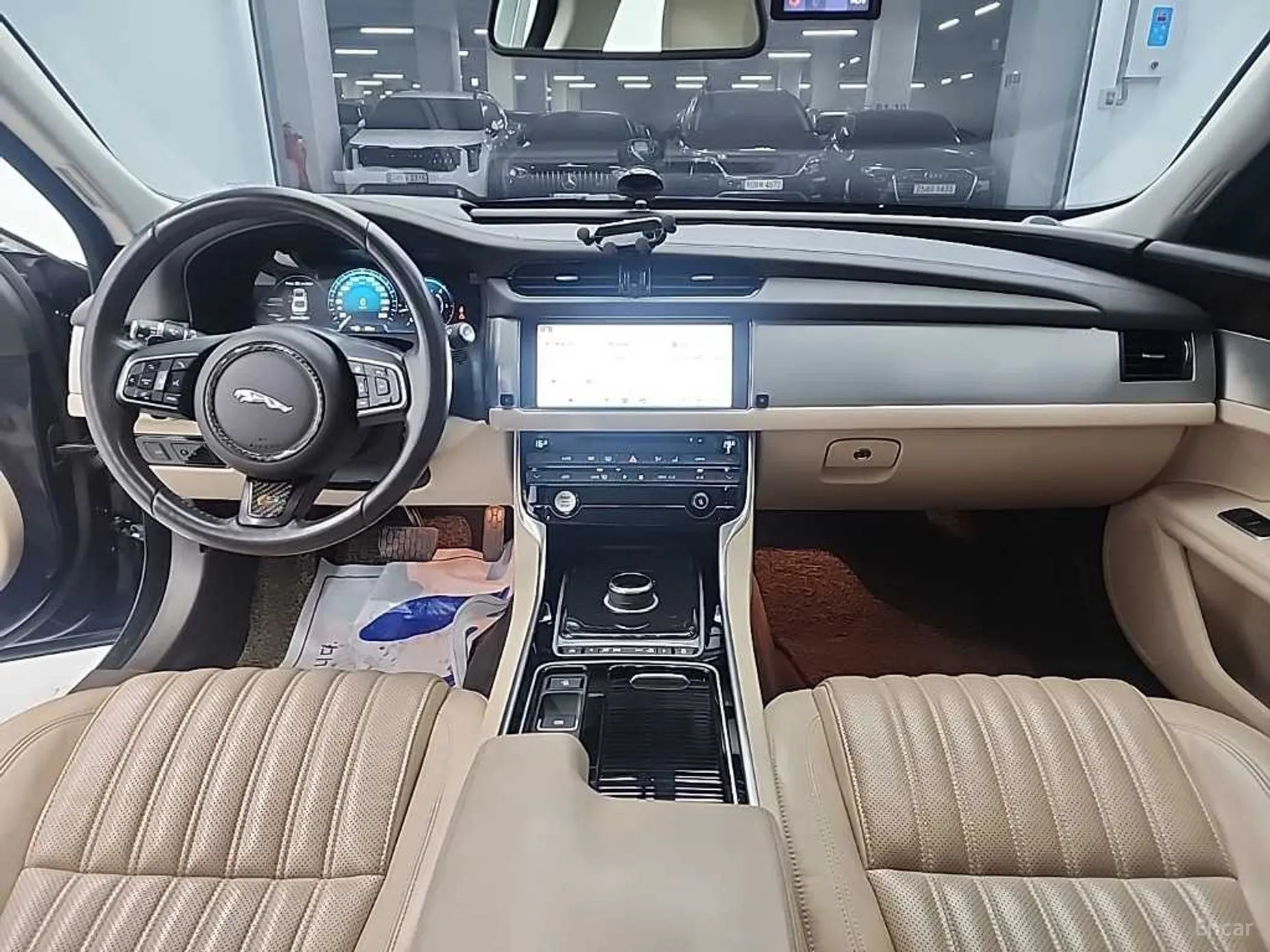 Jaguar XF (x260)
