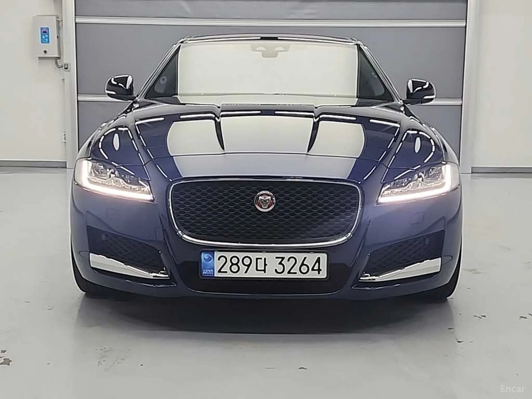 Jaguar XF (x260) превью 3