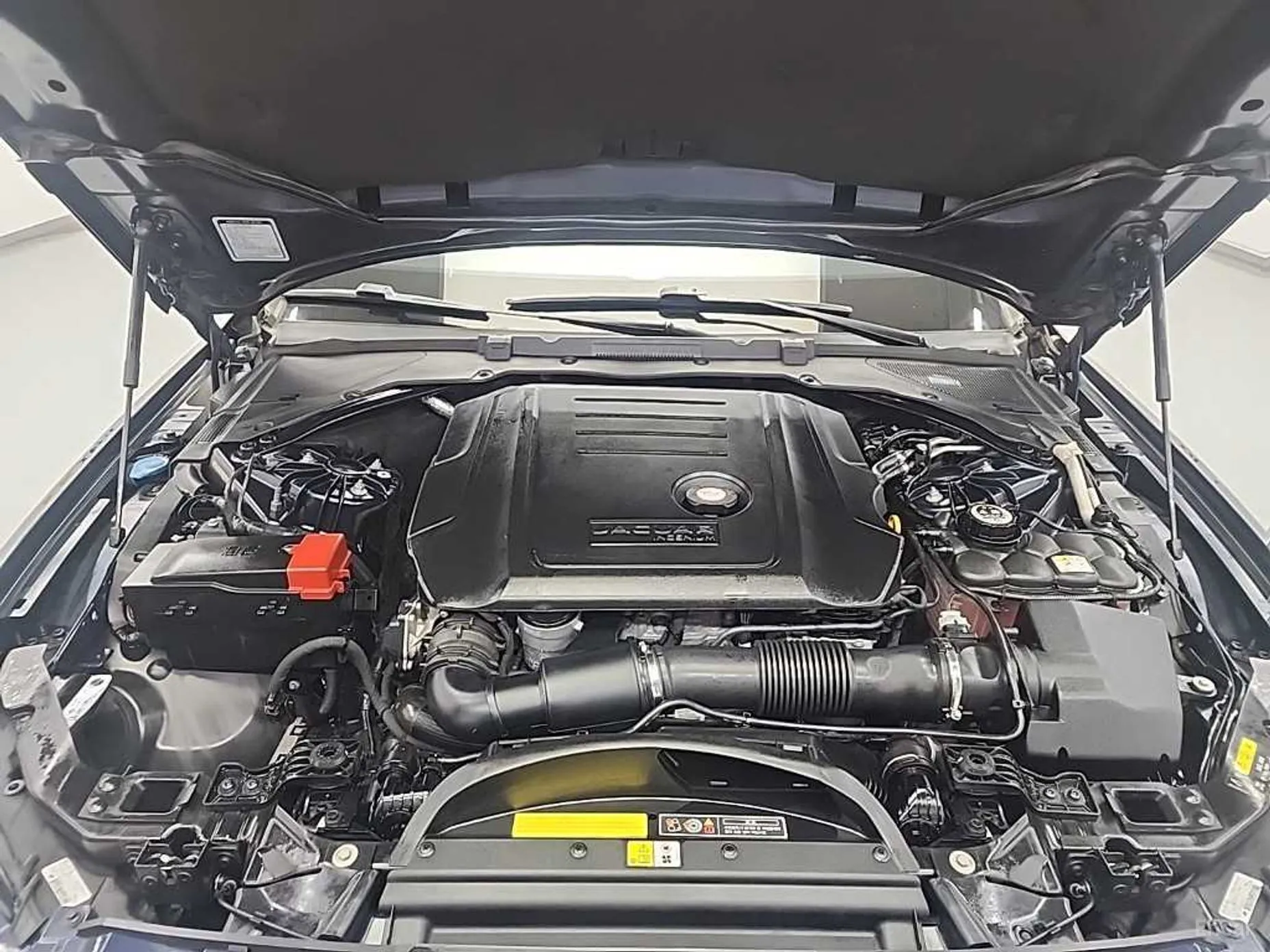 Jaguar XF (x260) превью 6