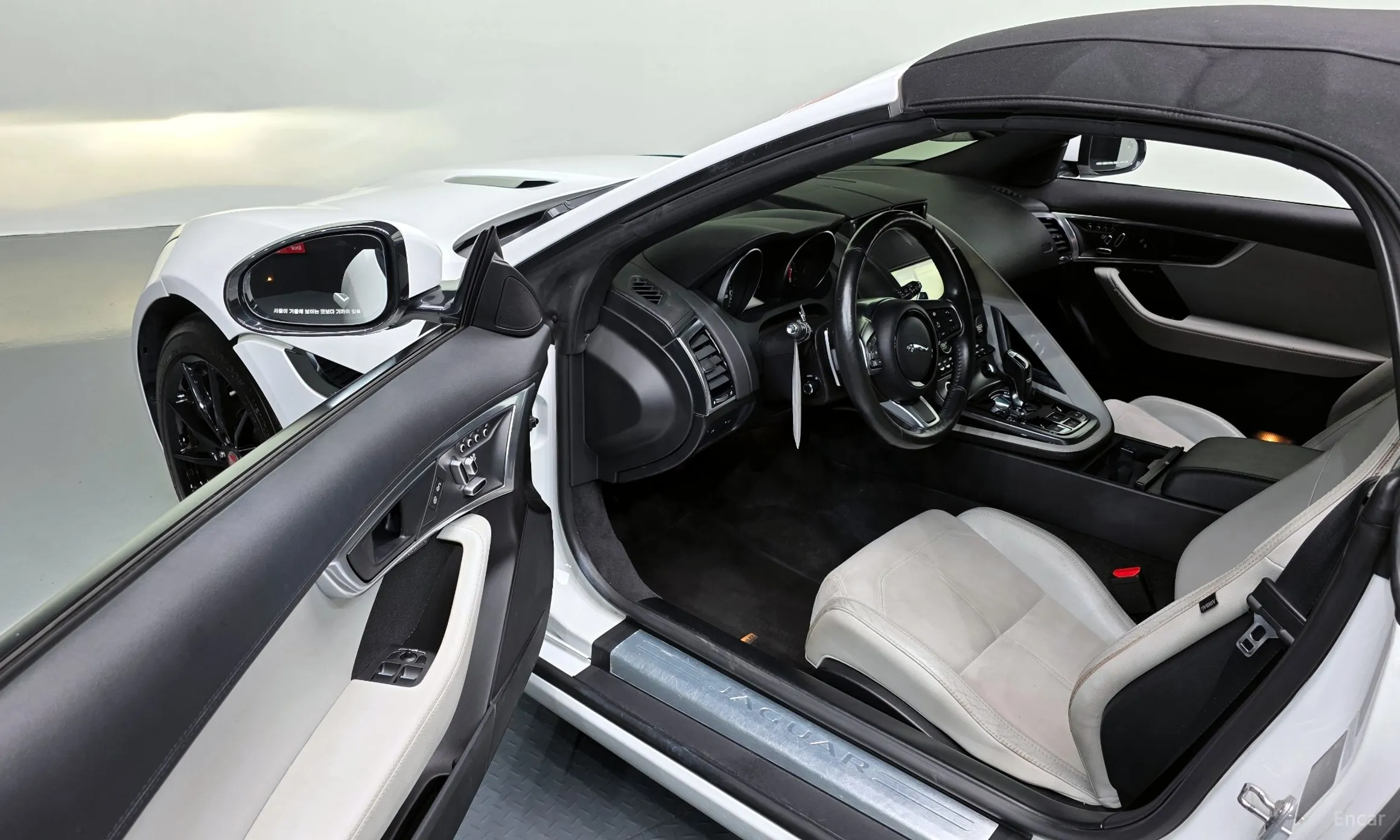 Jaguar F-TYPE превью 10