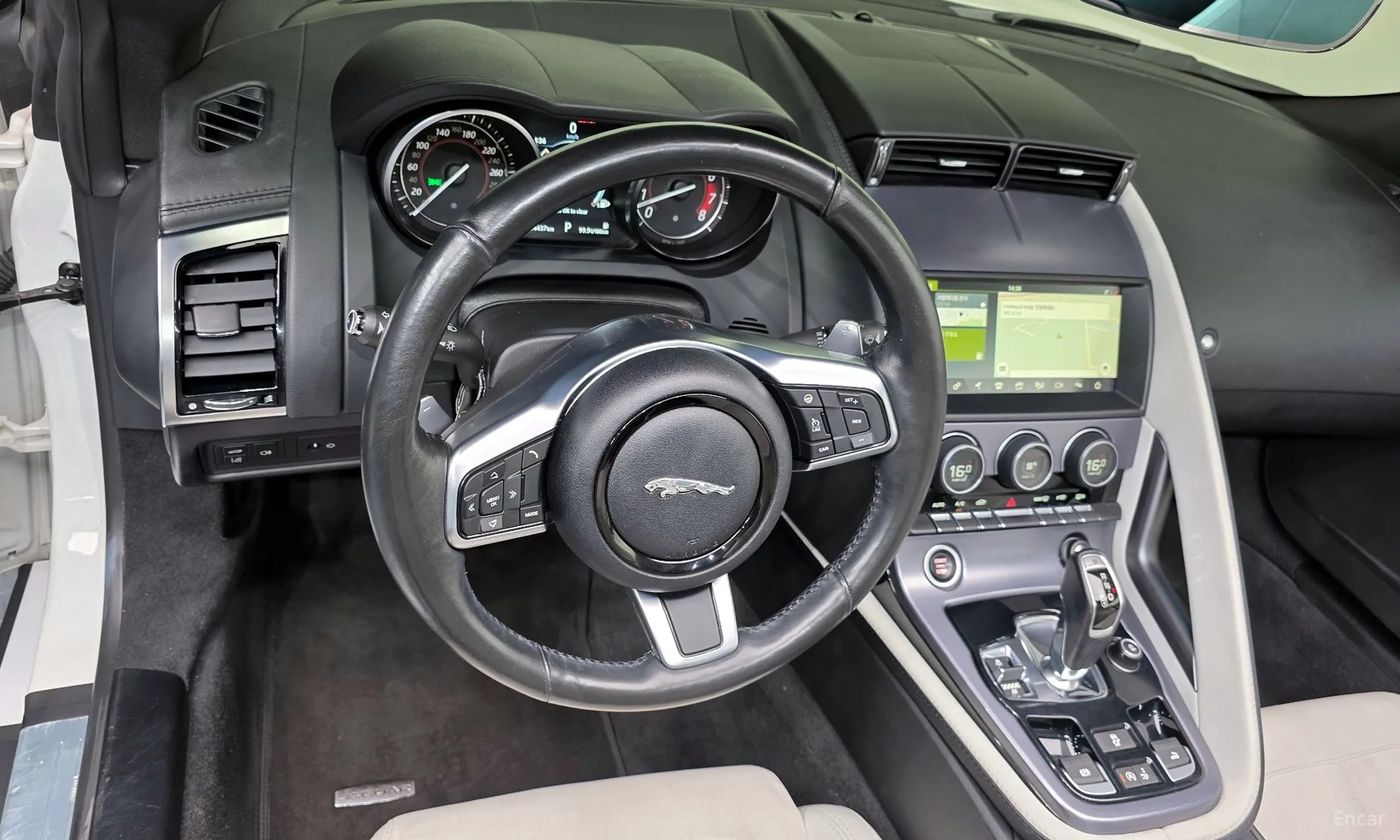Jaguar F-TYPE превью 11