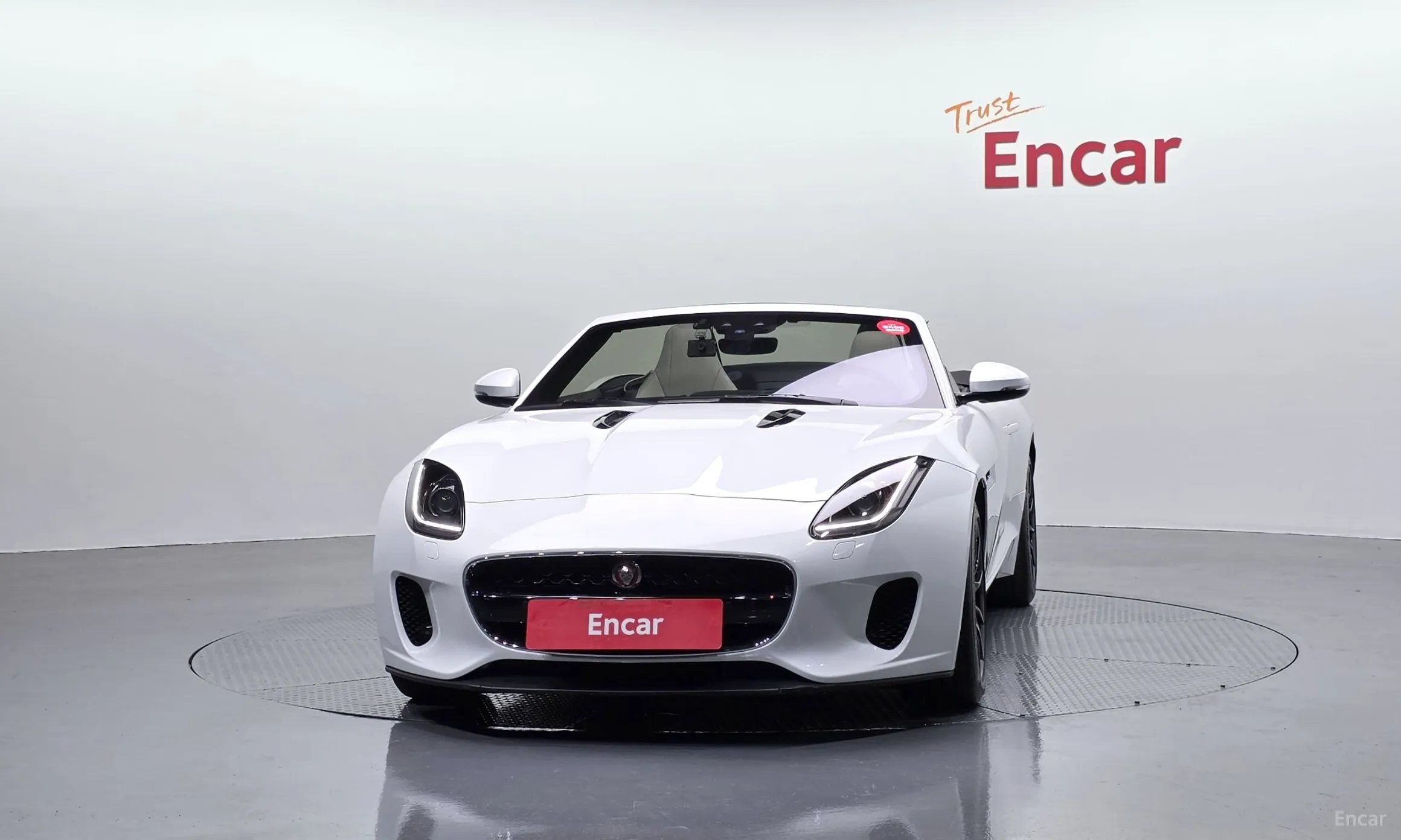 Jaguar F-TYPE превью 3