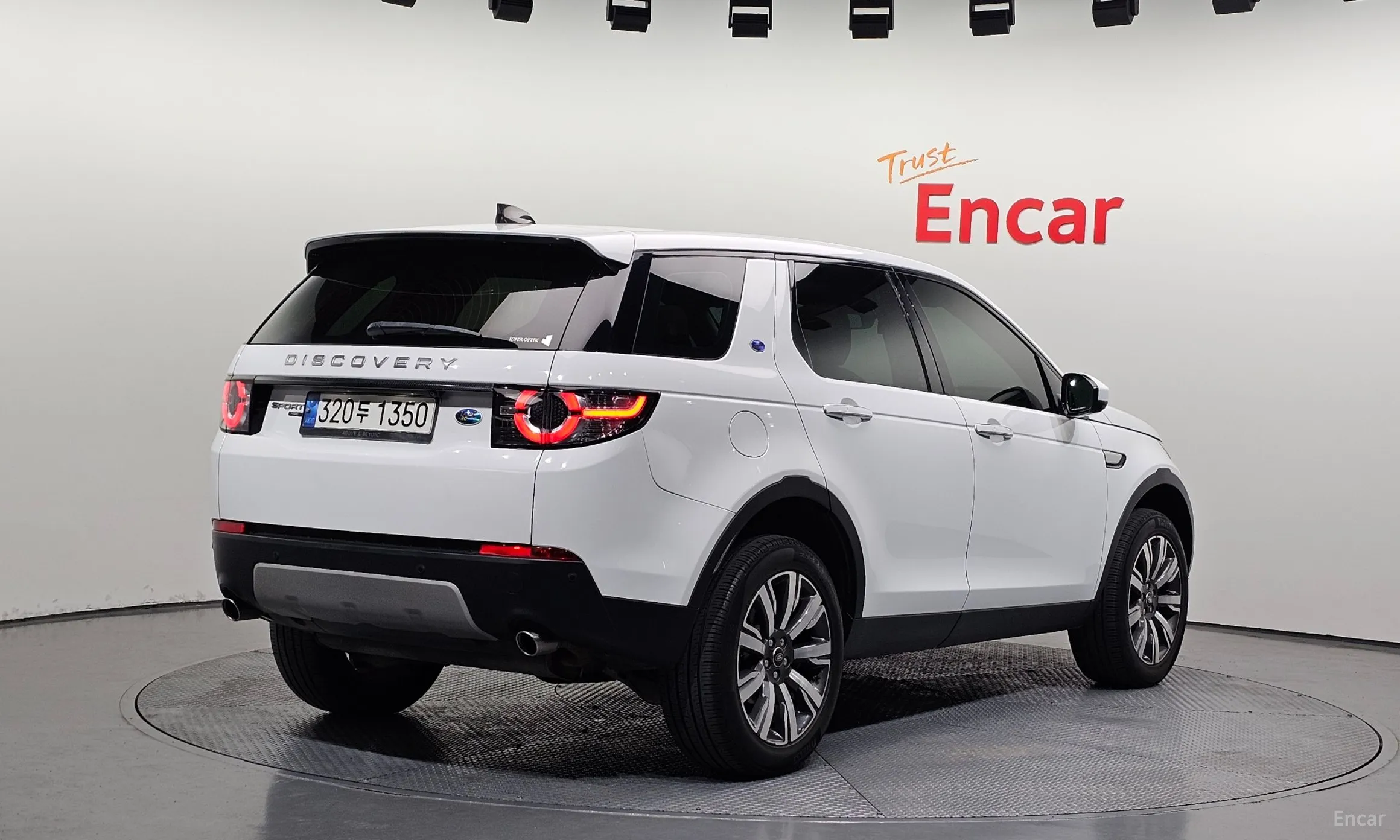 Land Rover Discovery Sports превью 2