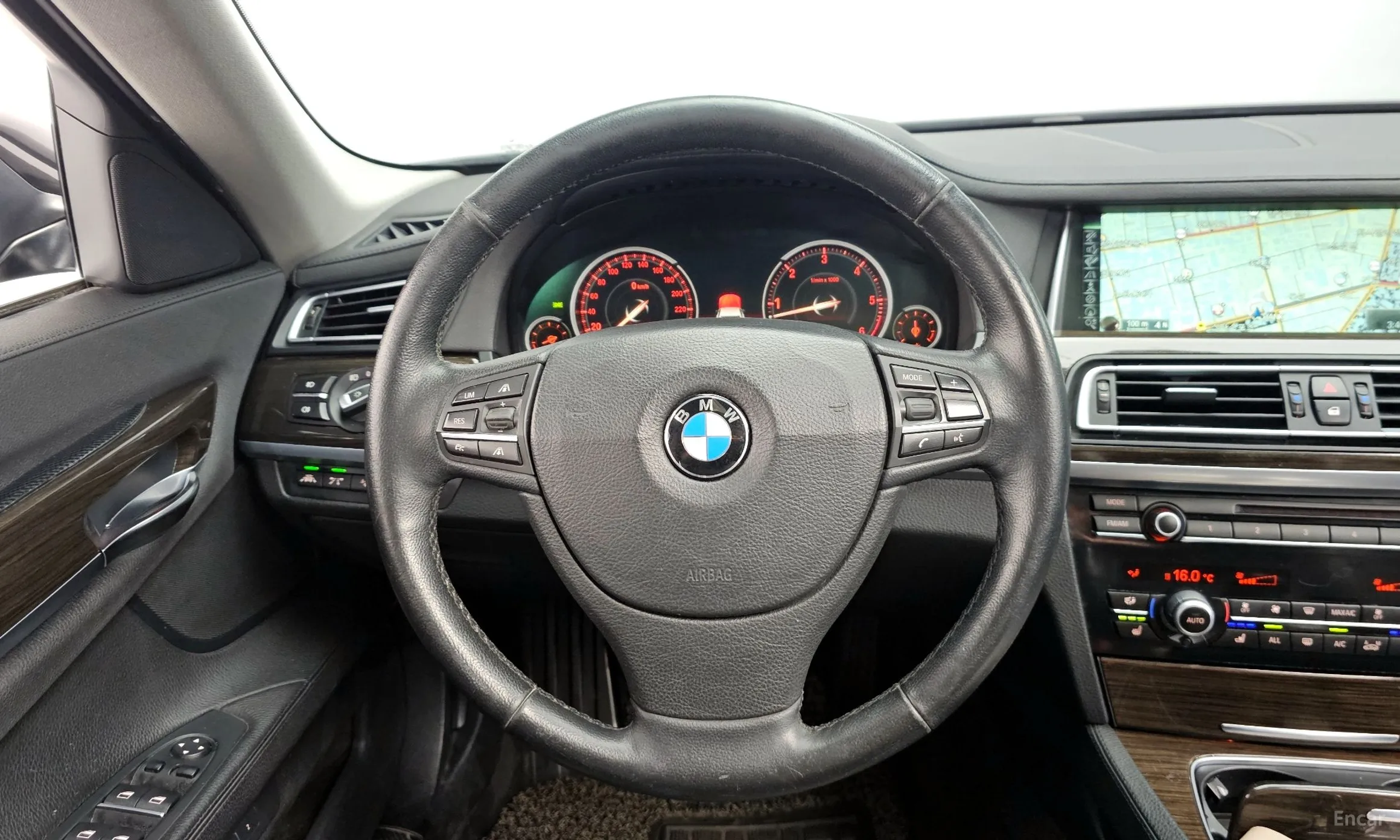 BMW 7 Series (F01) превью 13