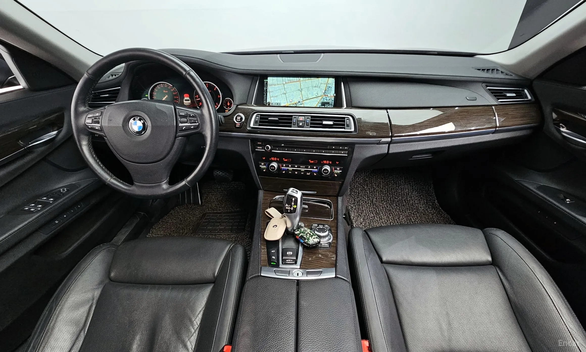 BMW 7 Series (F01) превью 7
