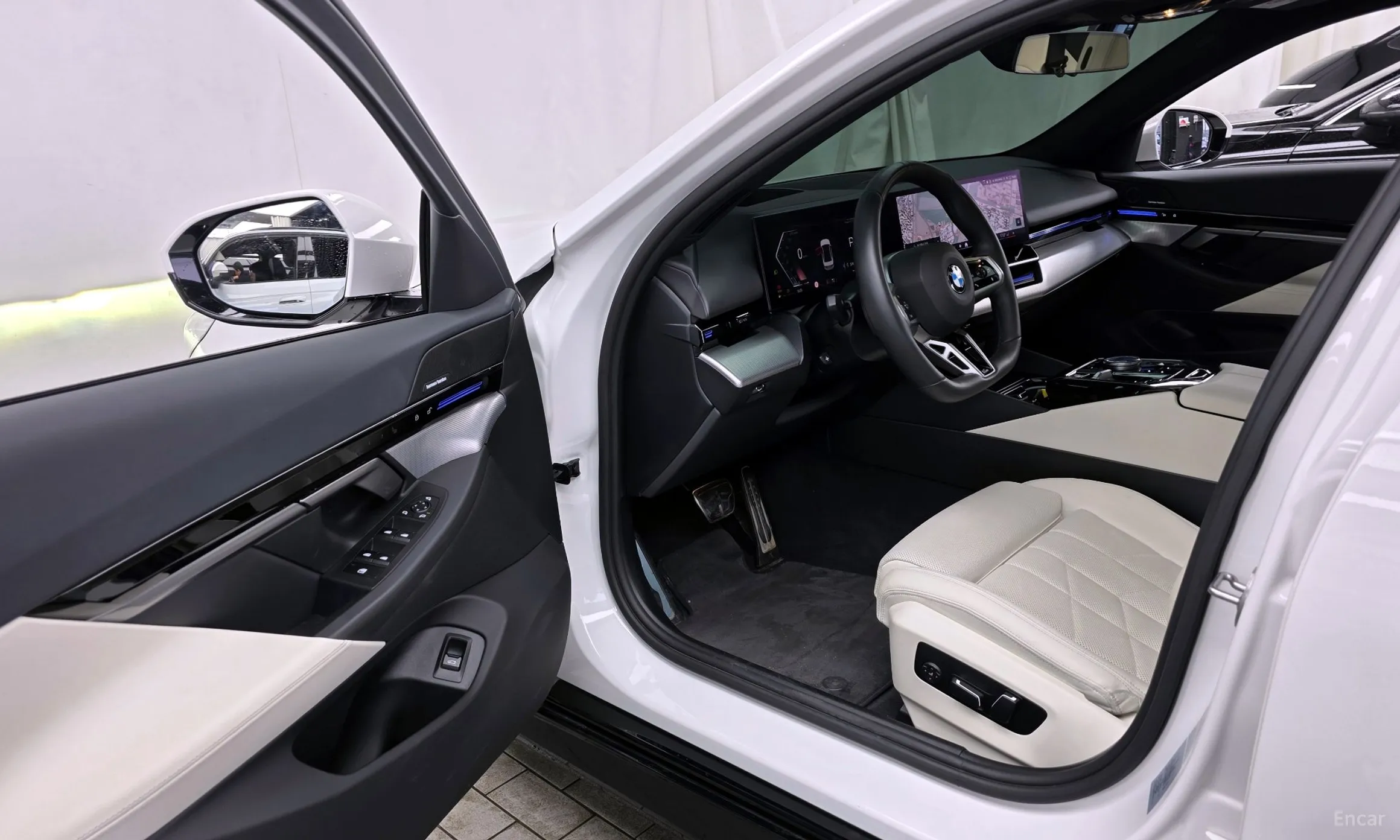 BMW 5 Series (G60) превью 10