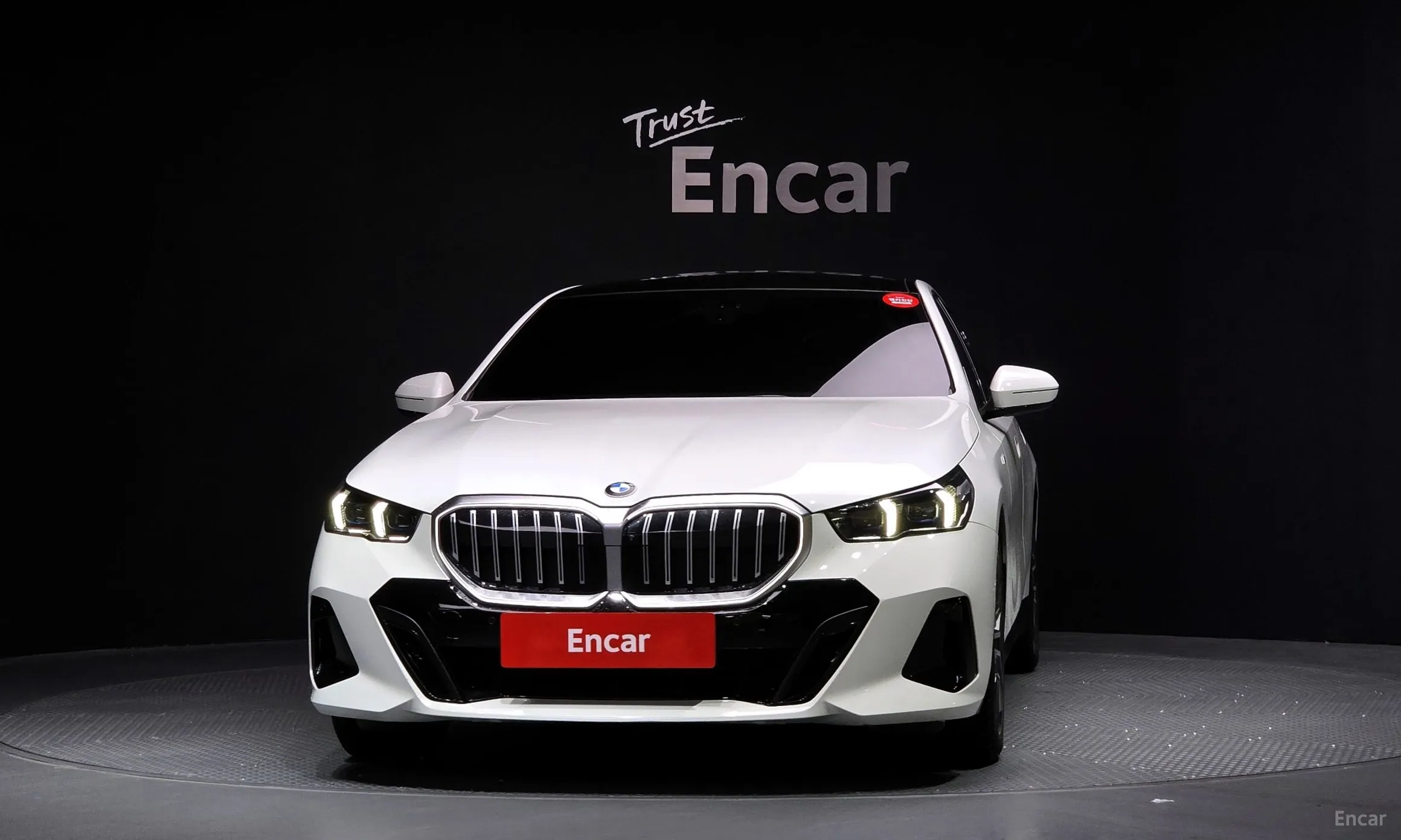 BMW 5 Series (G60) превью 3