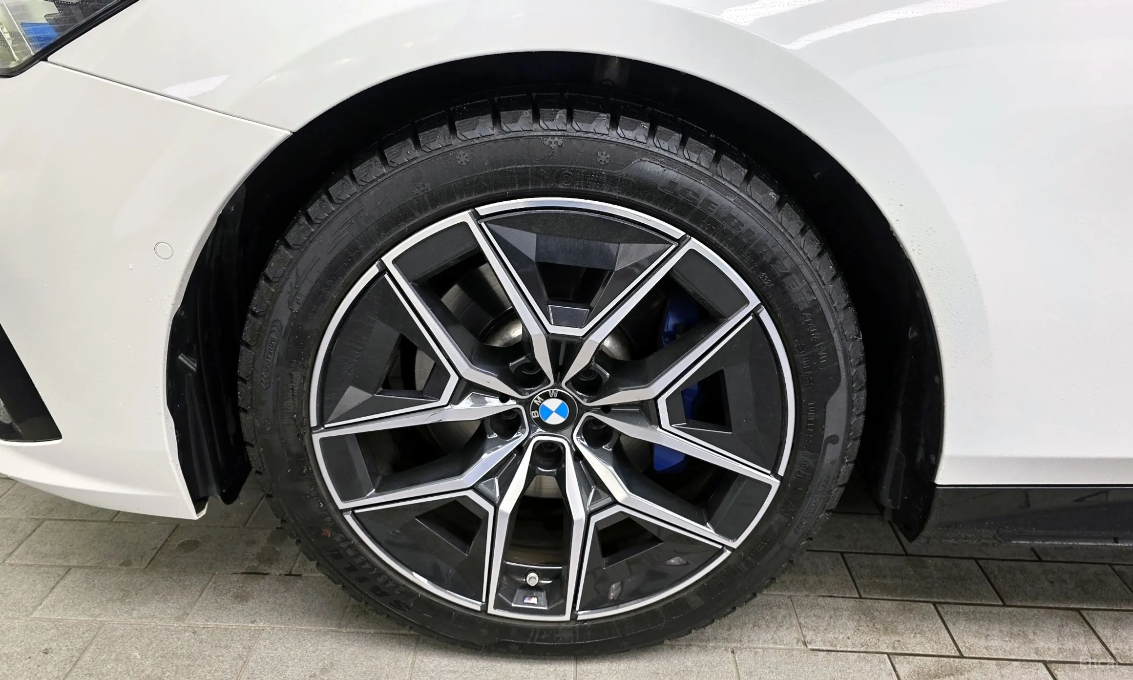 BMW 5 Series (G60) превью 5