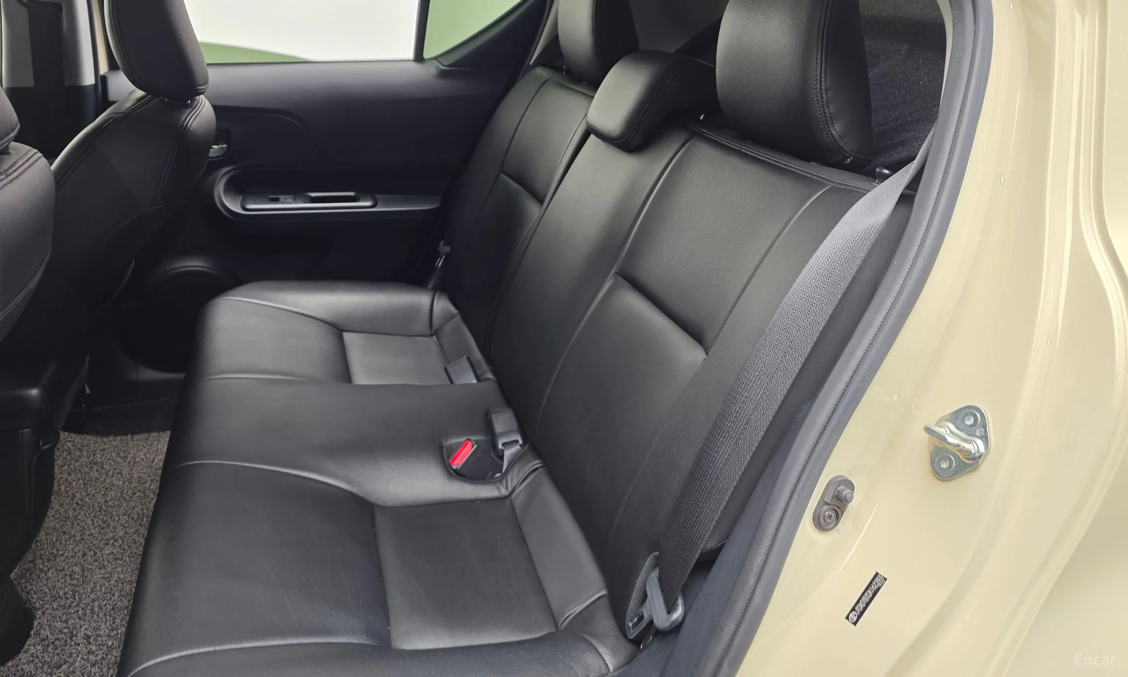 Toyota Prius C превью 12