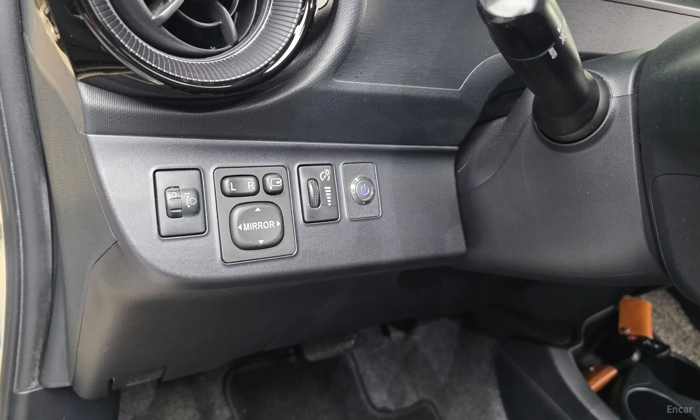 Toyota Prius C превью 18
