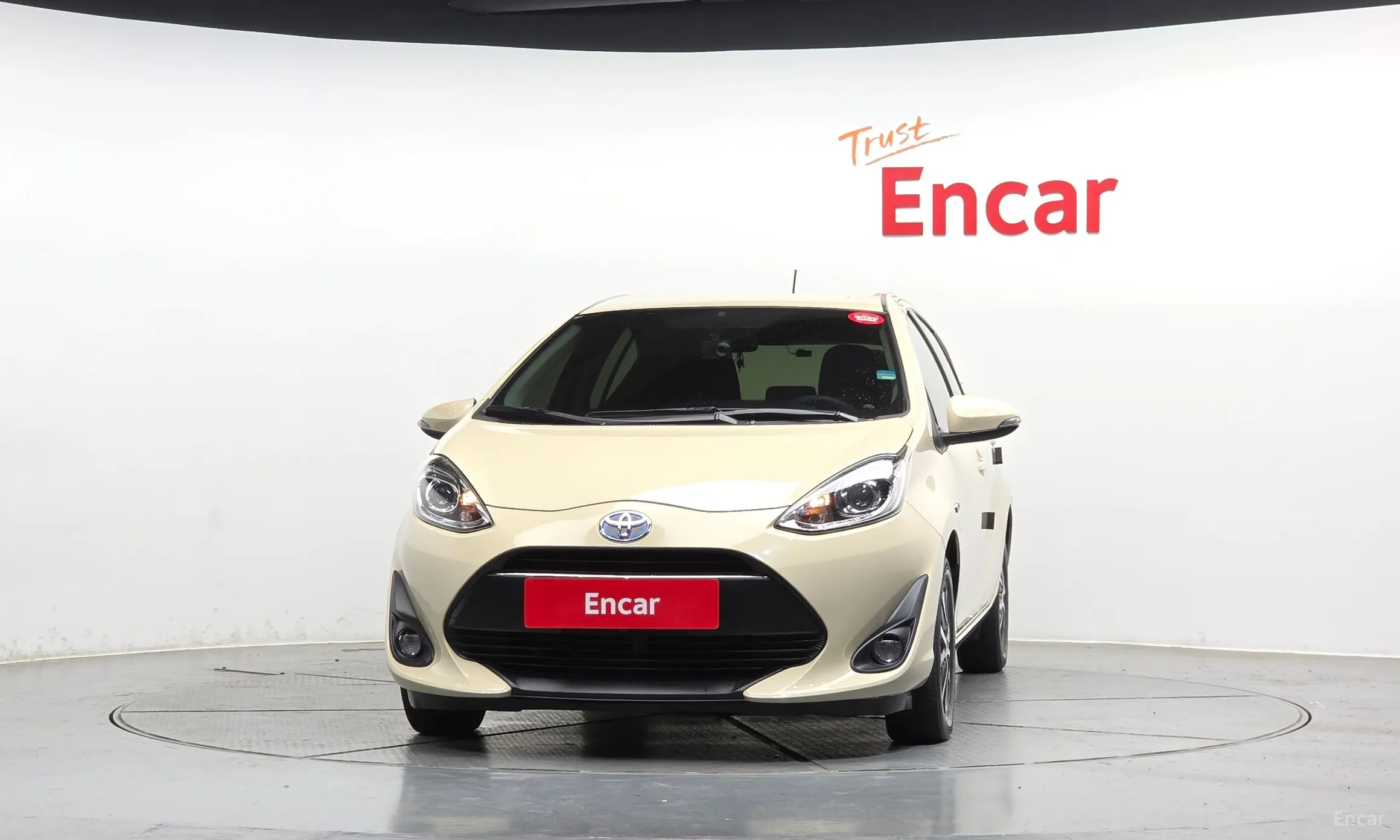 Toyota Prius C превью 3
