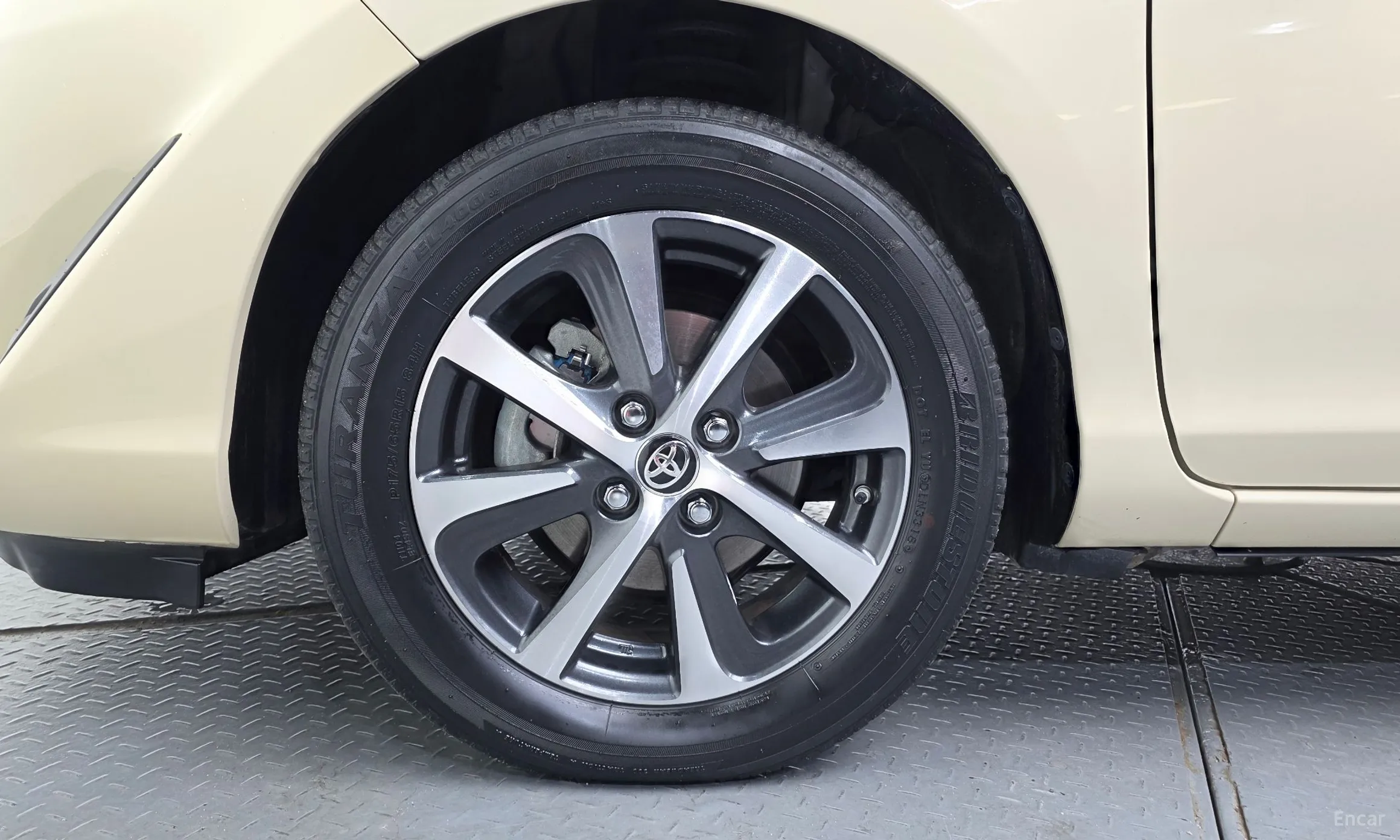 Toyota Prius C превью 5
