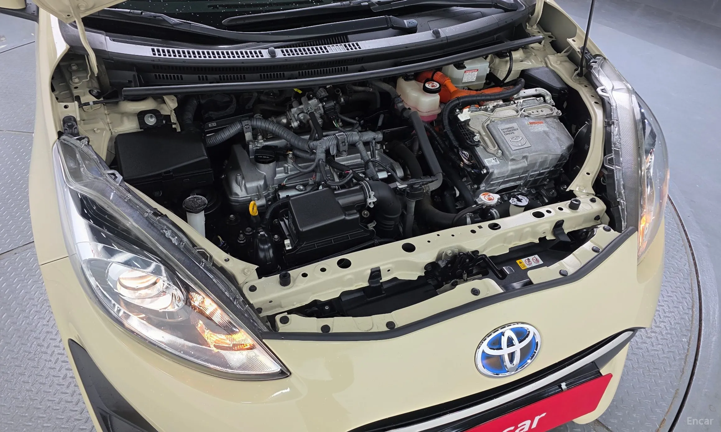 Toyota Prius C превью 6