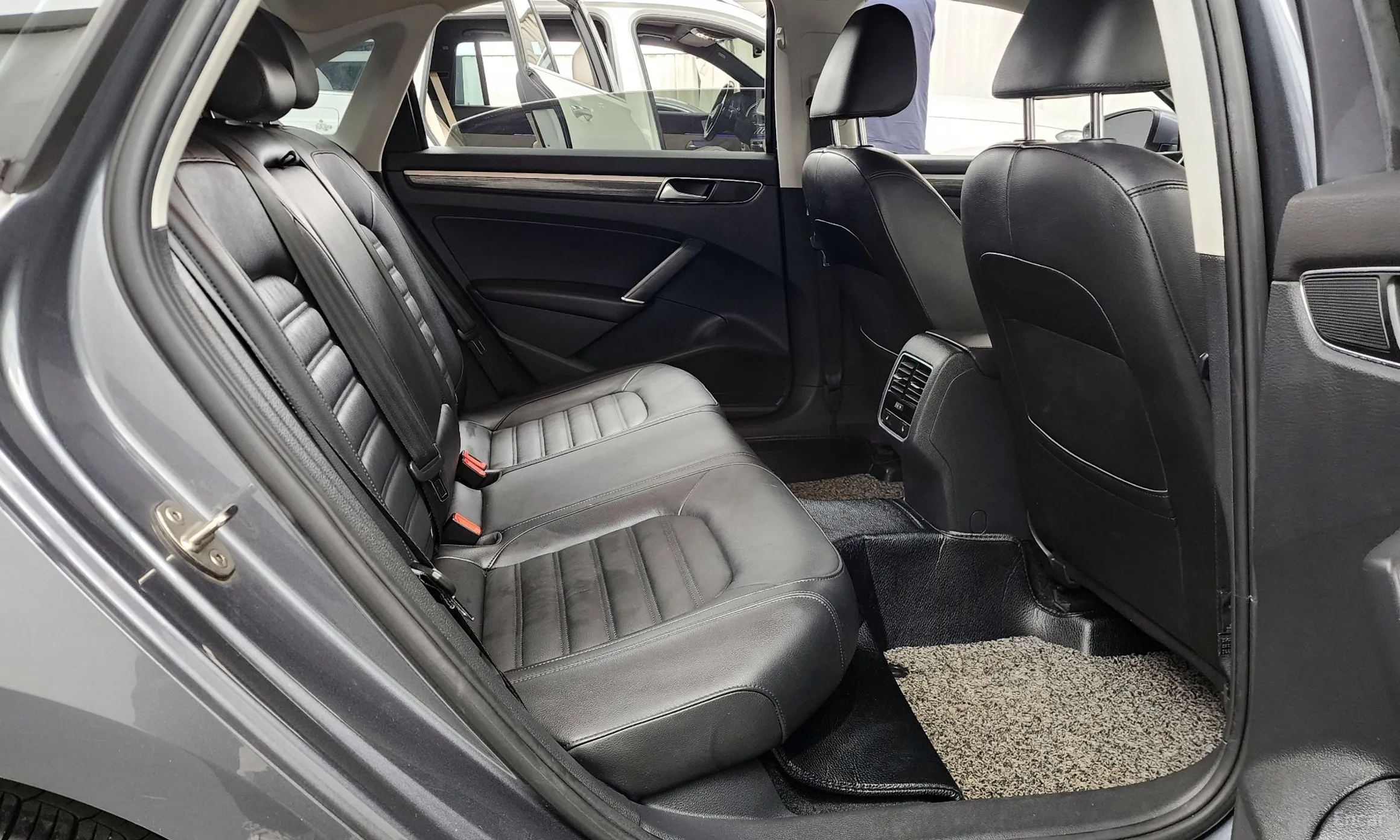 Volkswagen The New Passat превью 12