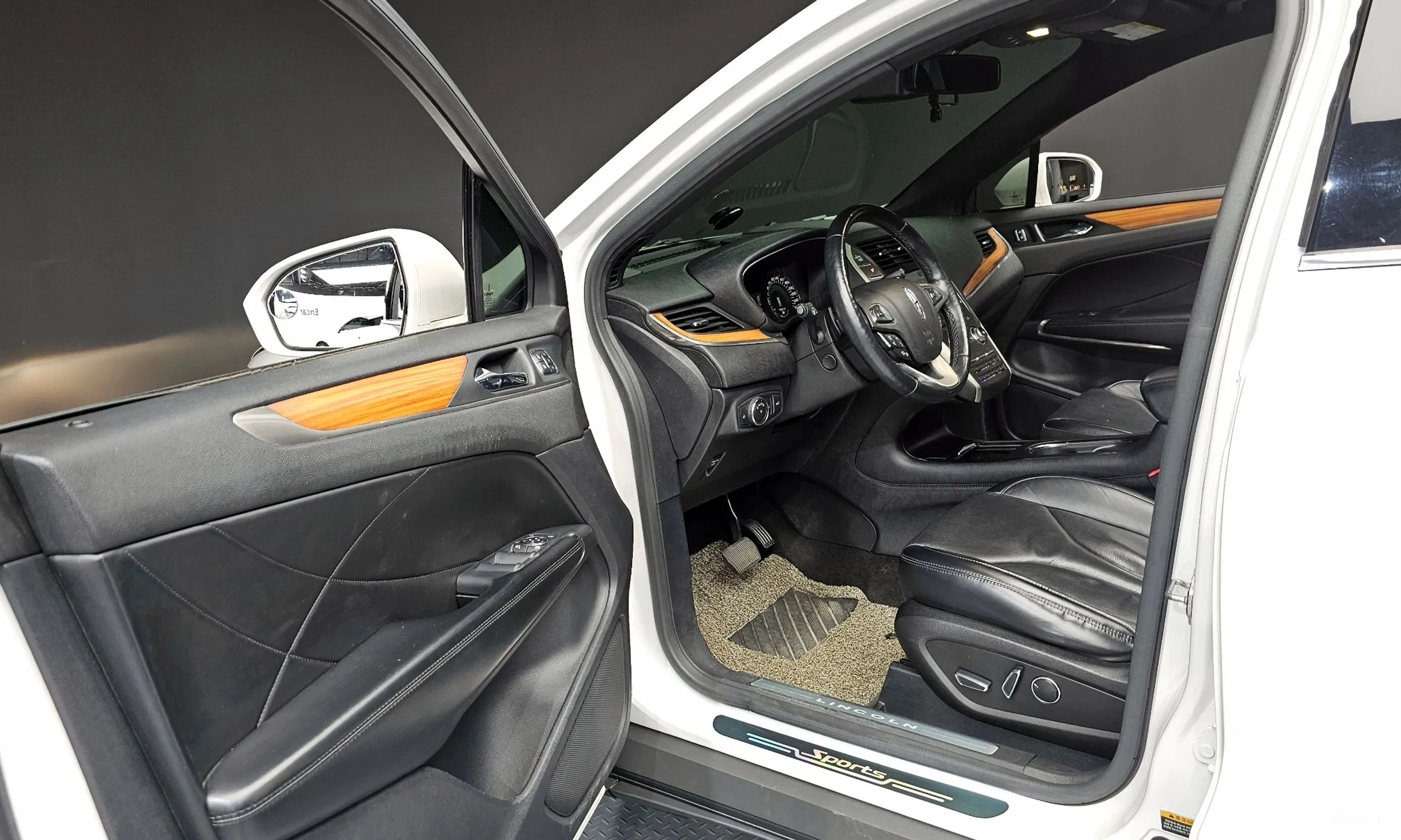 Lincoln MKC превью 10