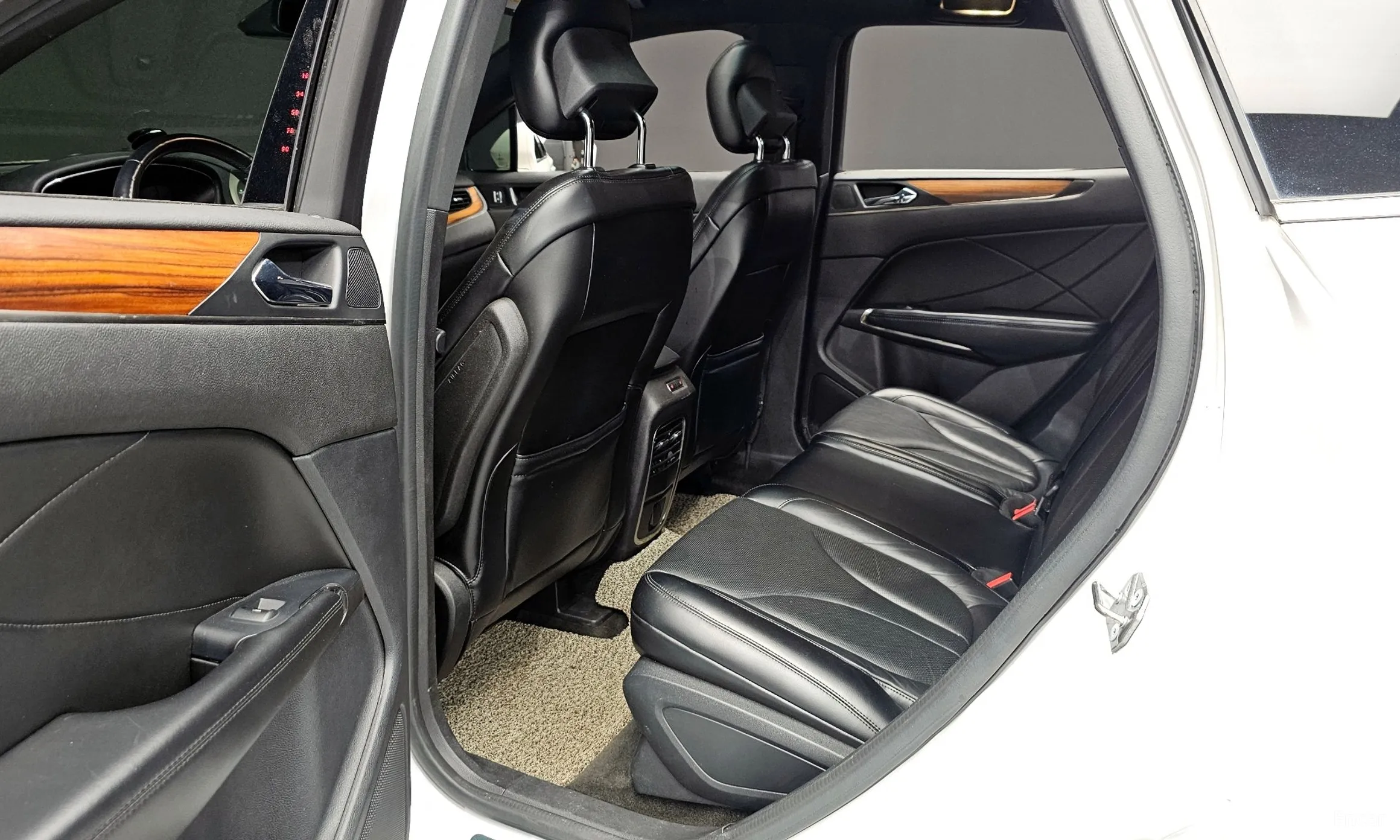 Lincoln MKC превью 11
