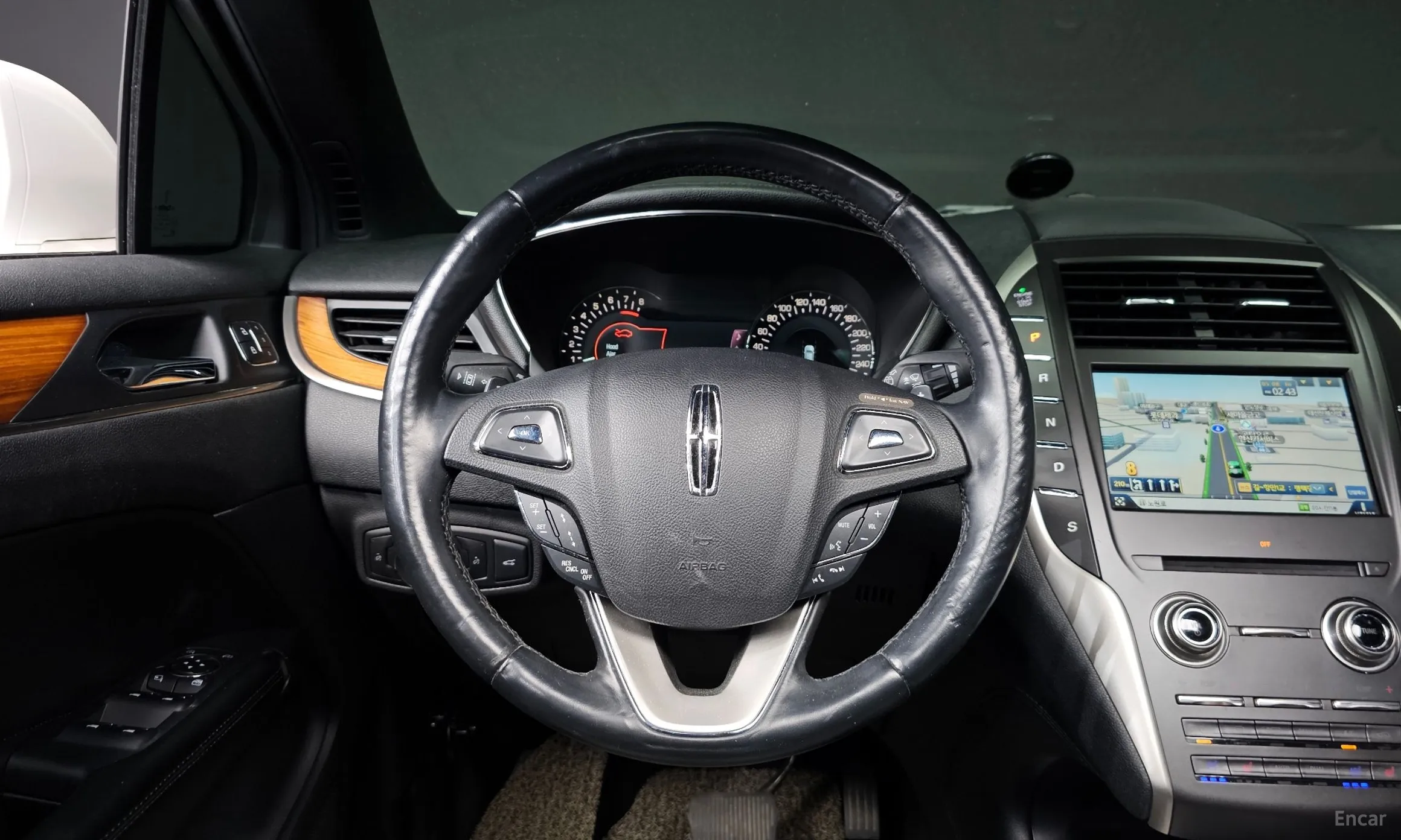 Lincoln MKC превью 12