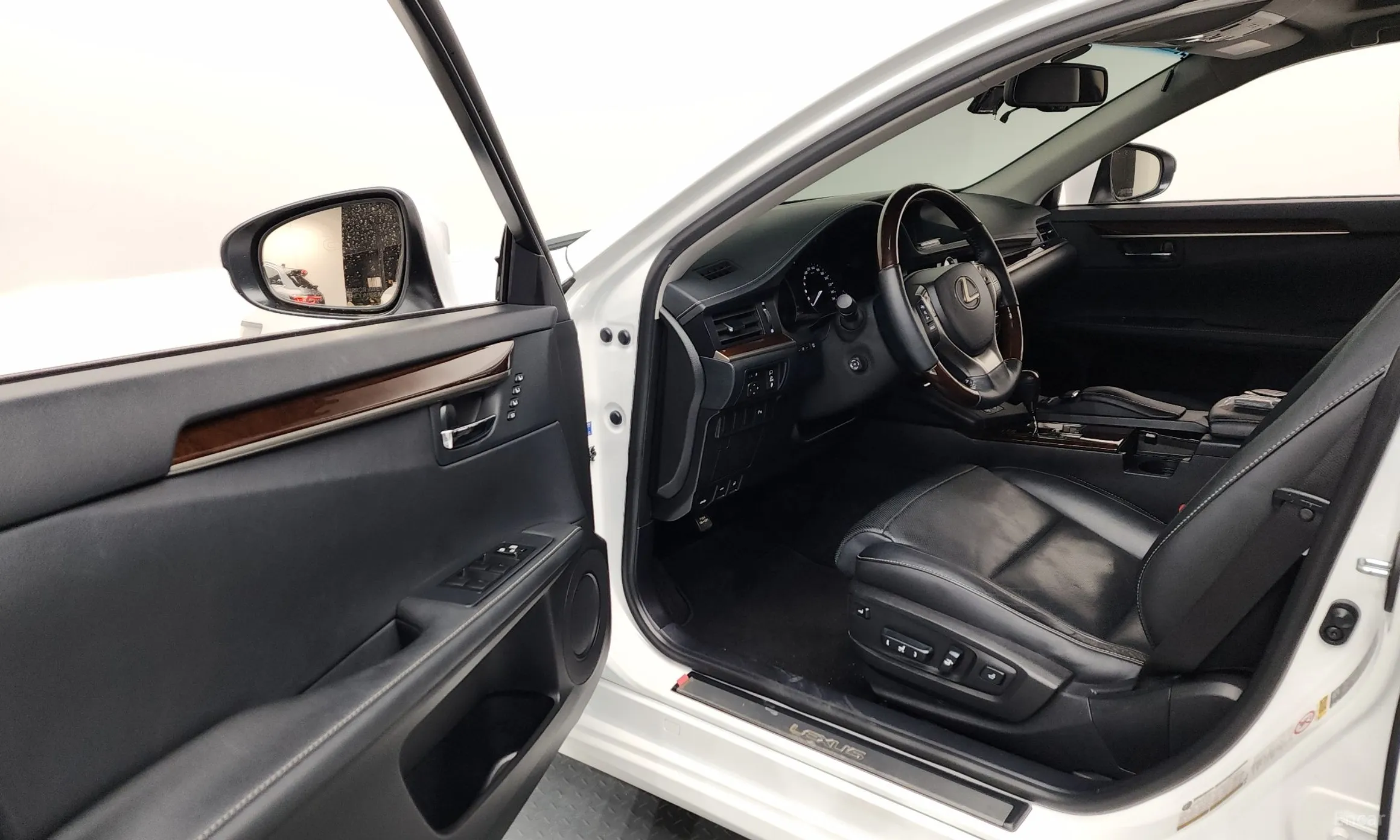 Lexus New ES300h превью 10