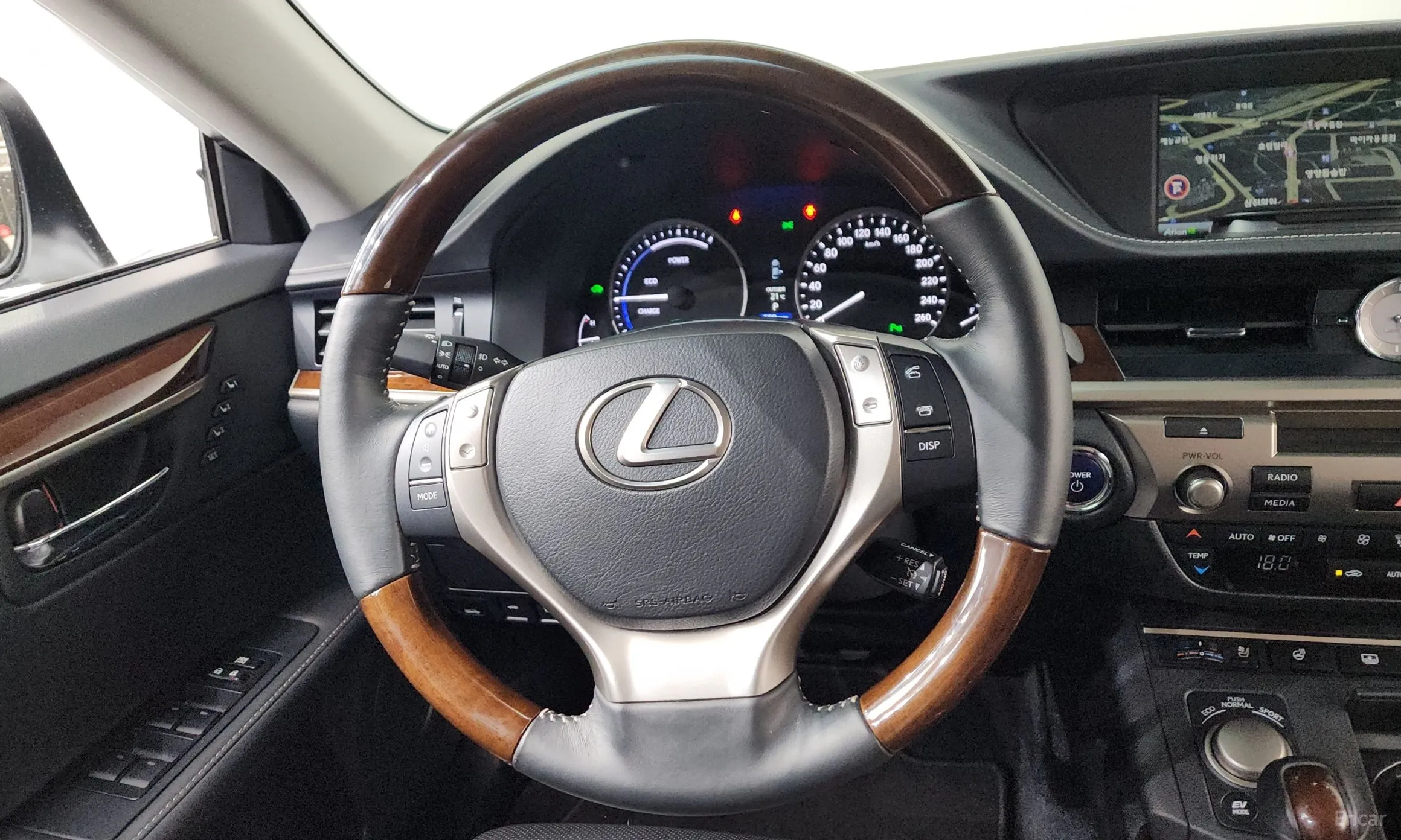 Lexus New ES300h превью 13