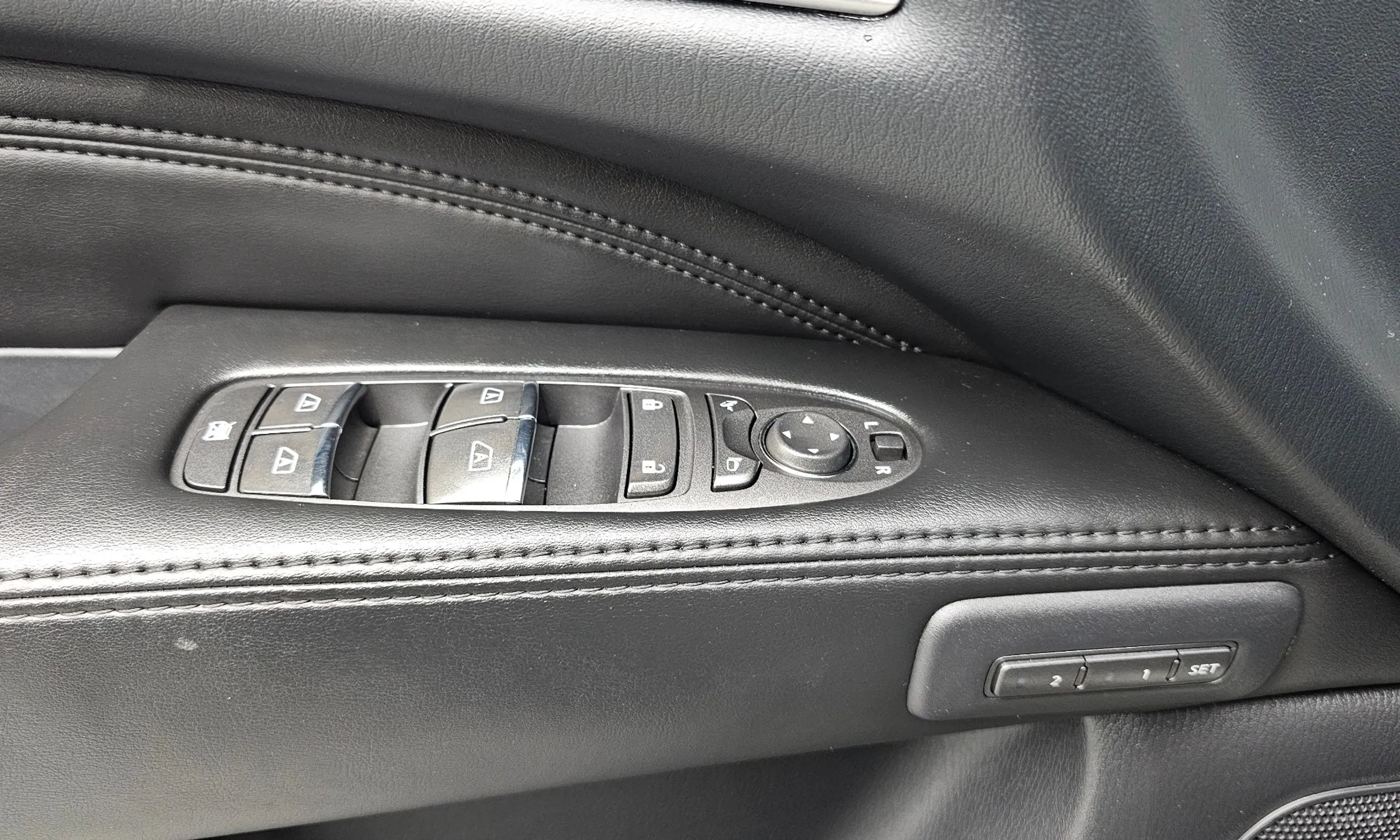 Infiniti QX60 превью 18