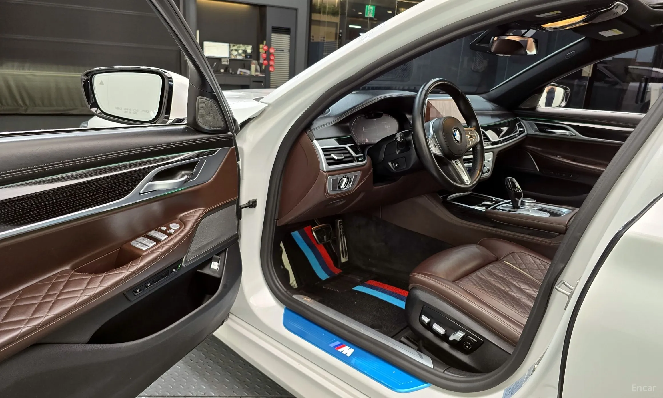 BMW 7 Series (G11) превью 10