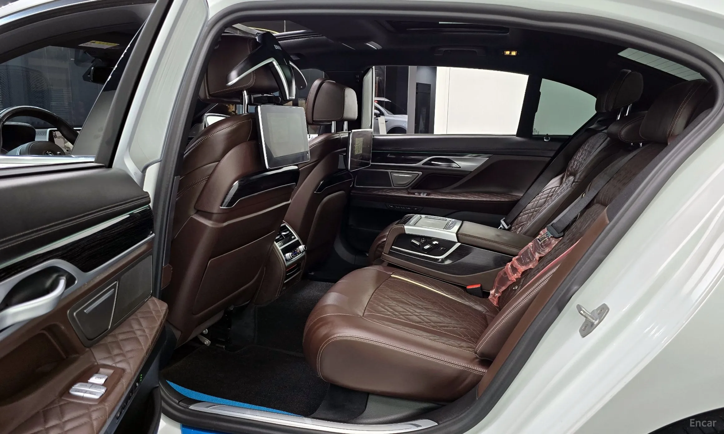 BMW 7 Series (G11) превью 12