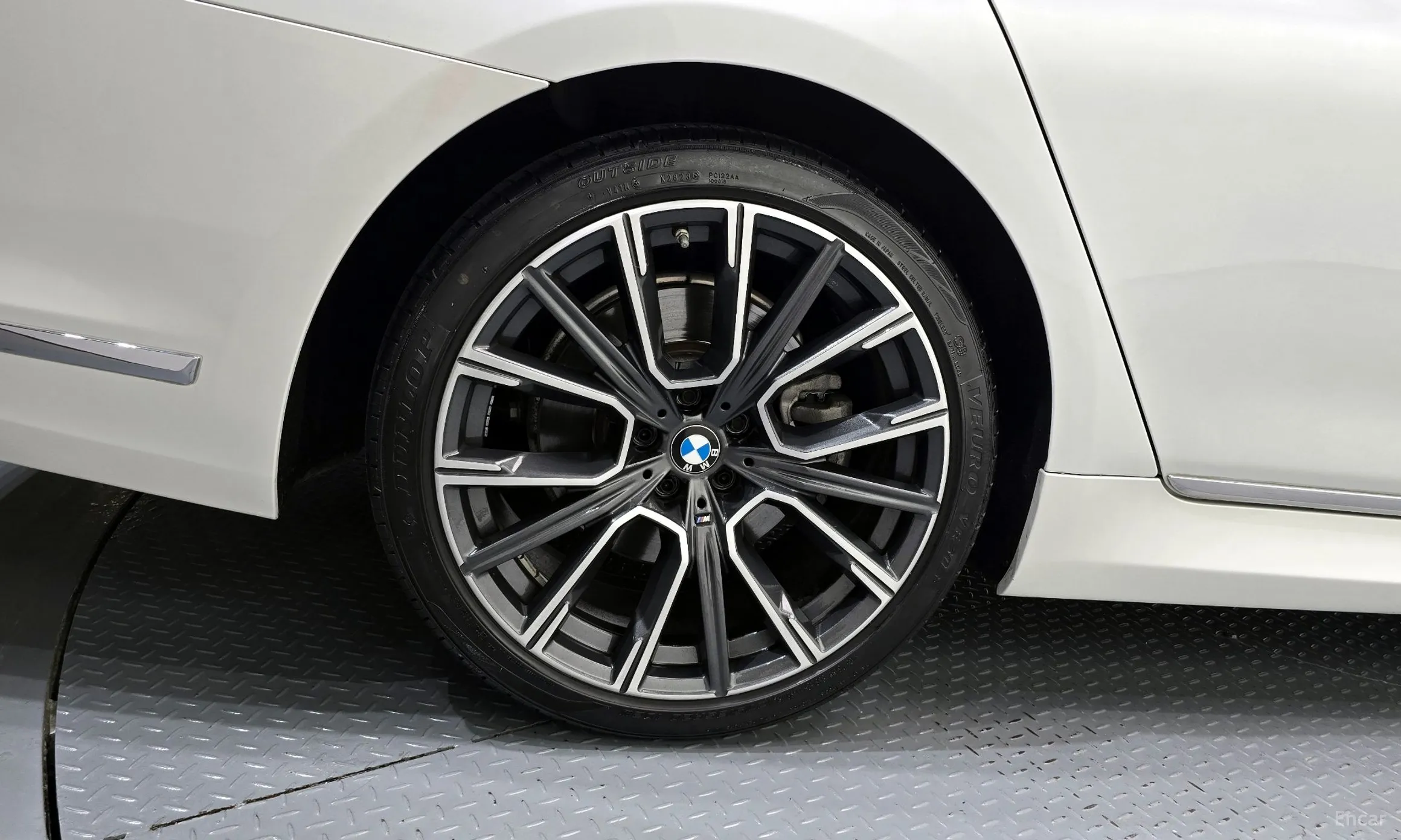 BMW 7 Series (G11) превью 5