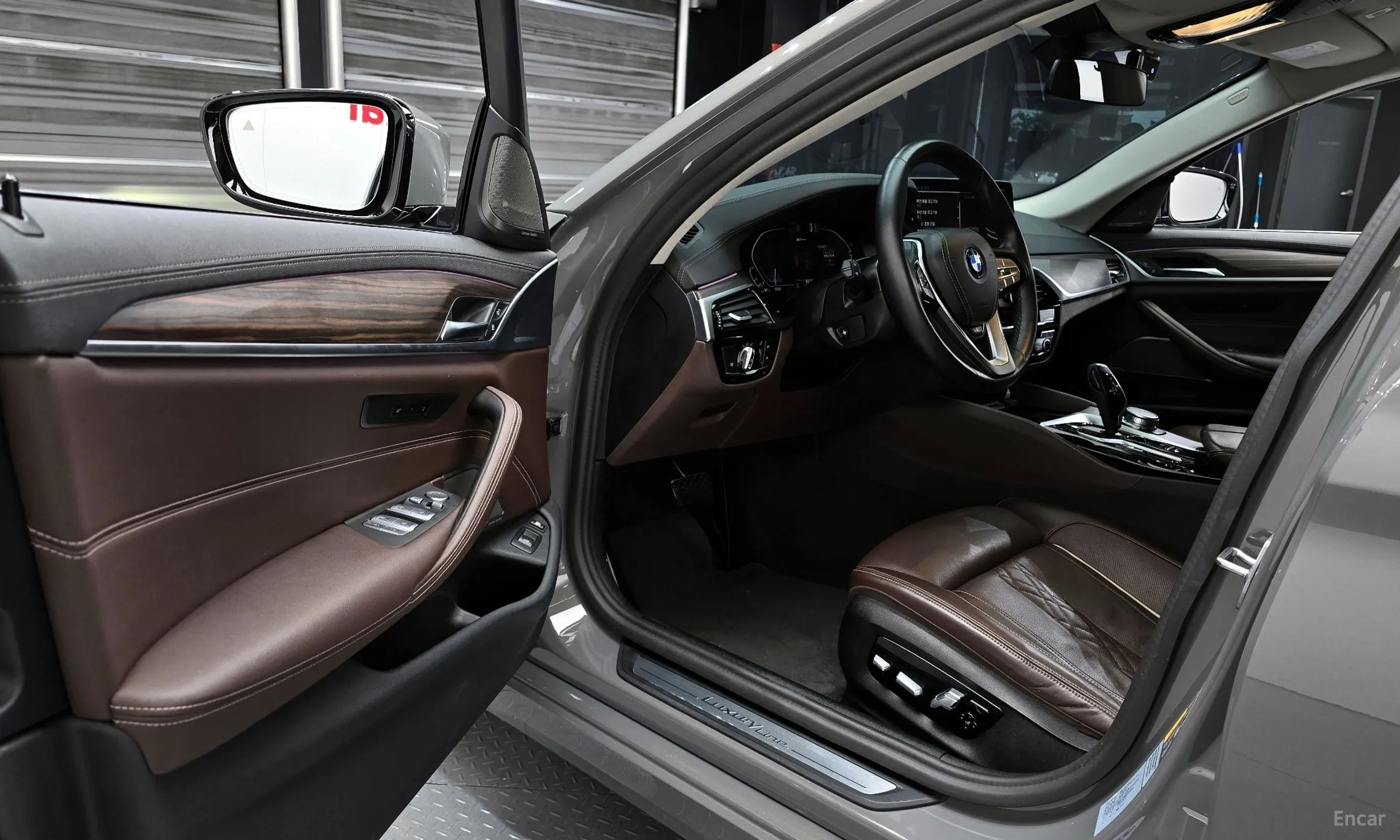 BMW 5 Series (G30) превью 10