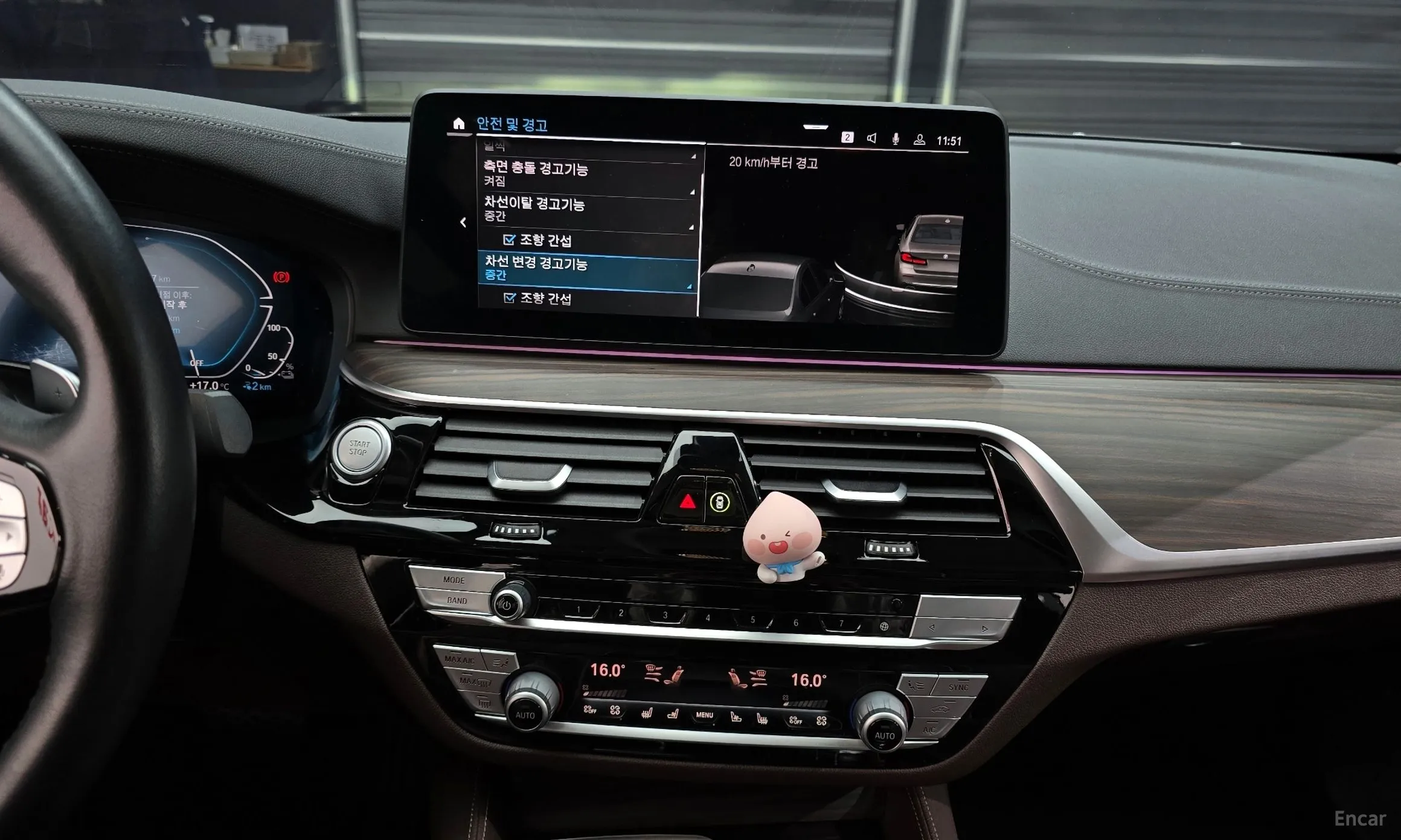 BMW 5 Series (G30) превью 13