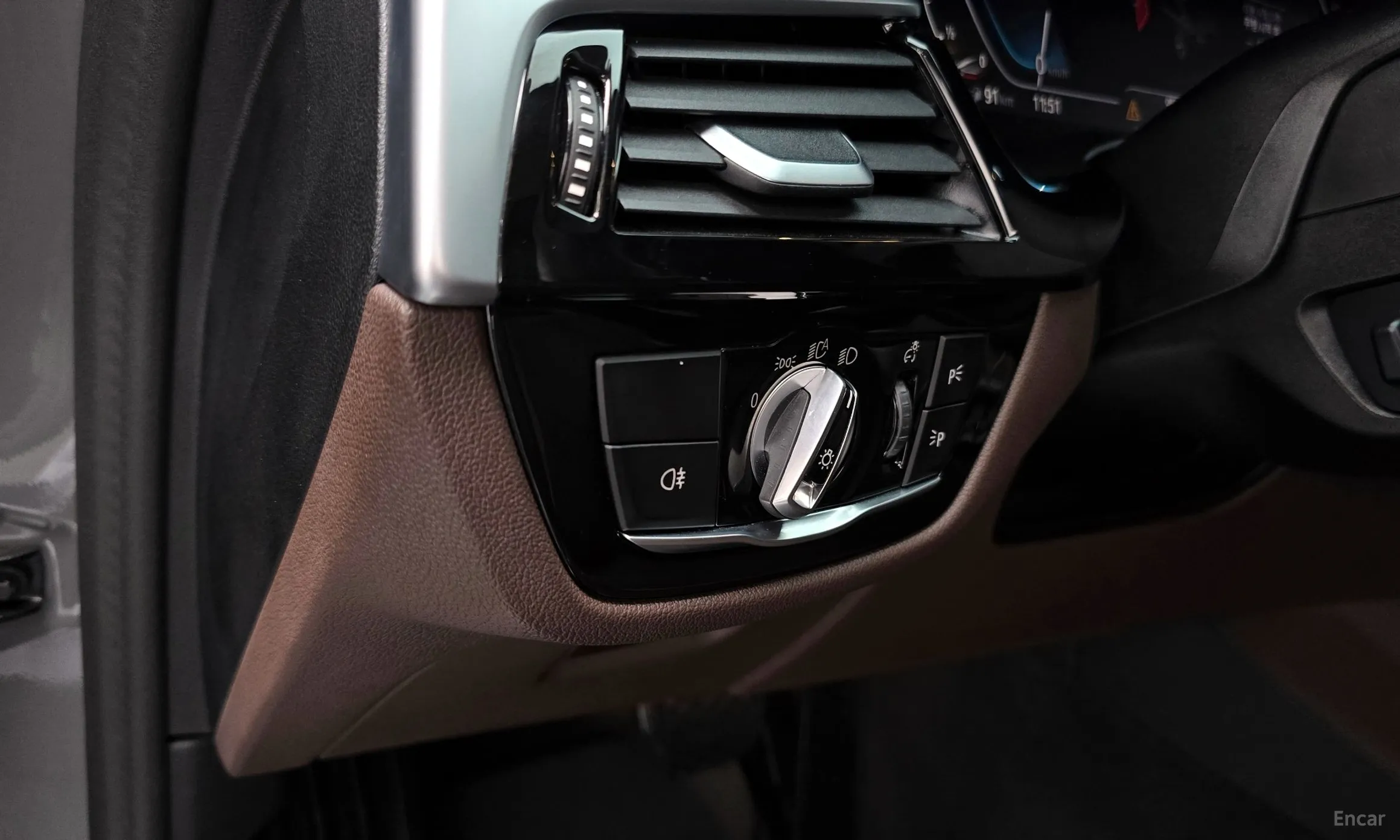 BMW 5 Series (G30) превью 15